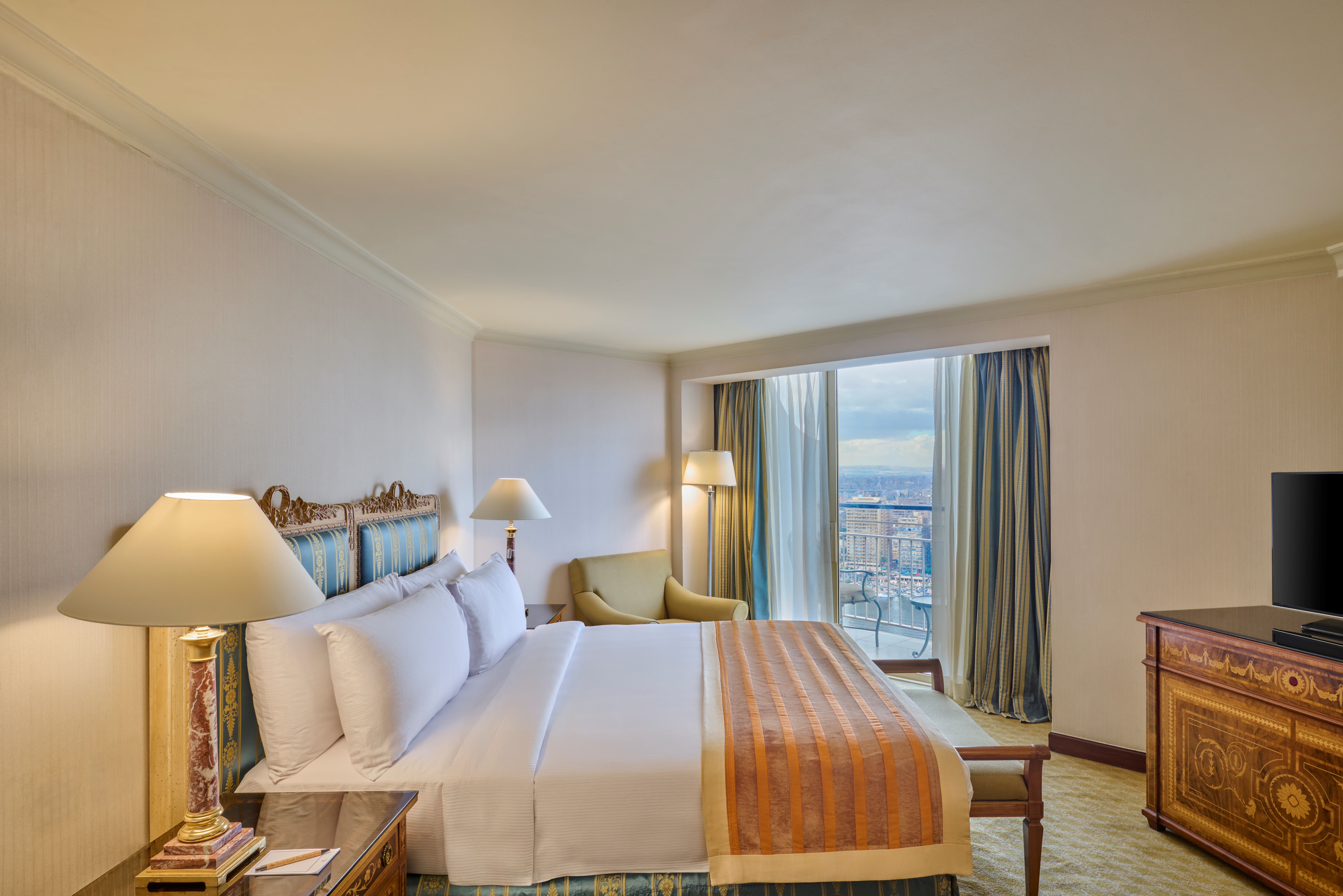 Suite Deluxe with Views