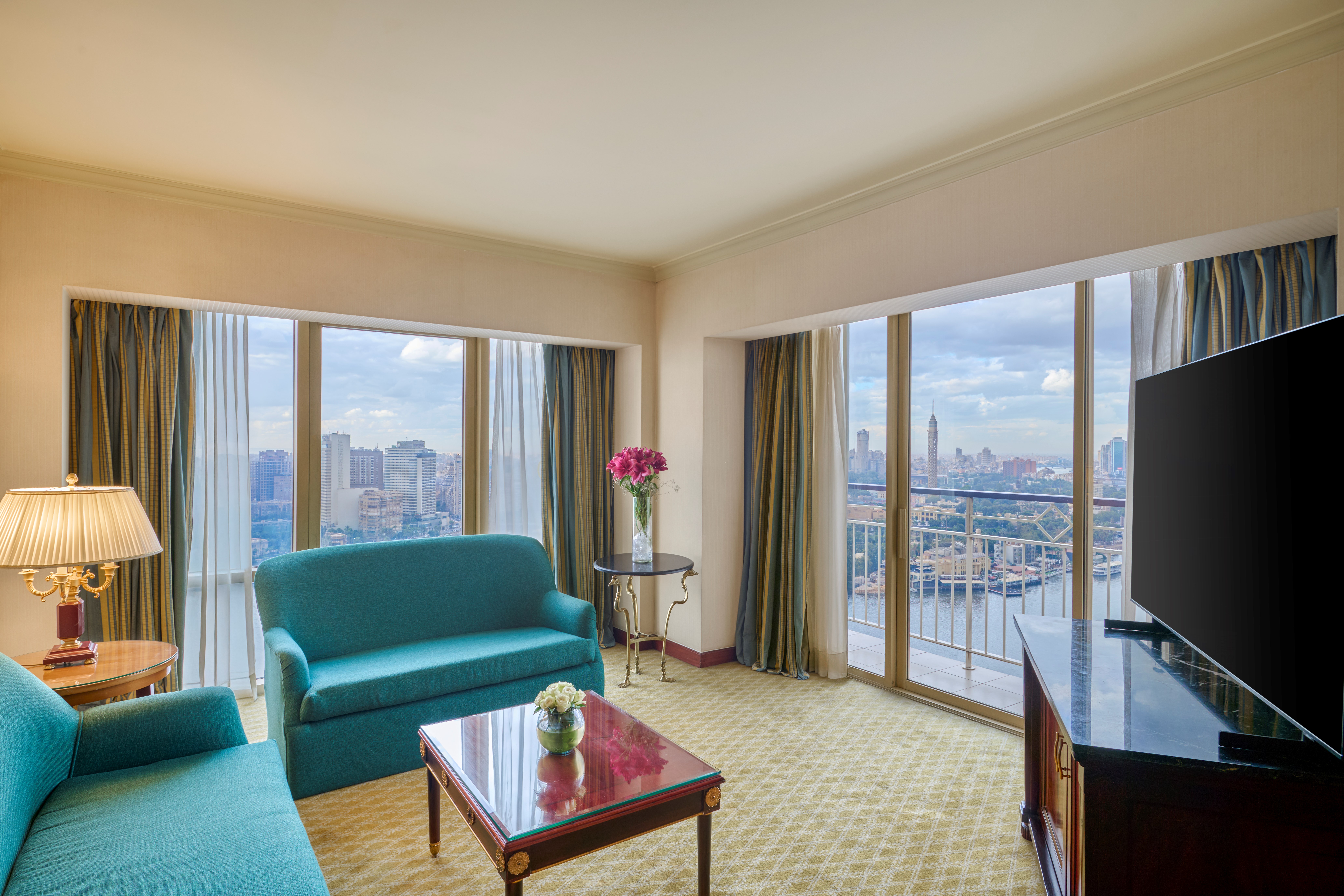 Suite Deluxe with Views