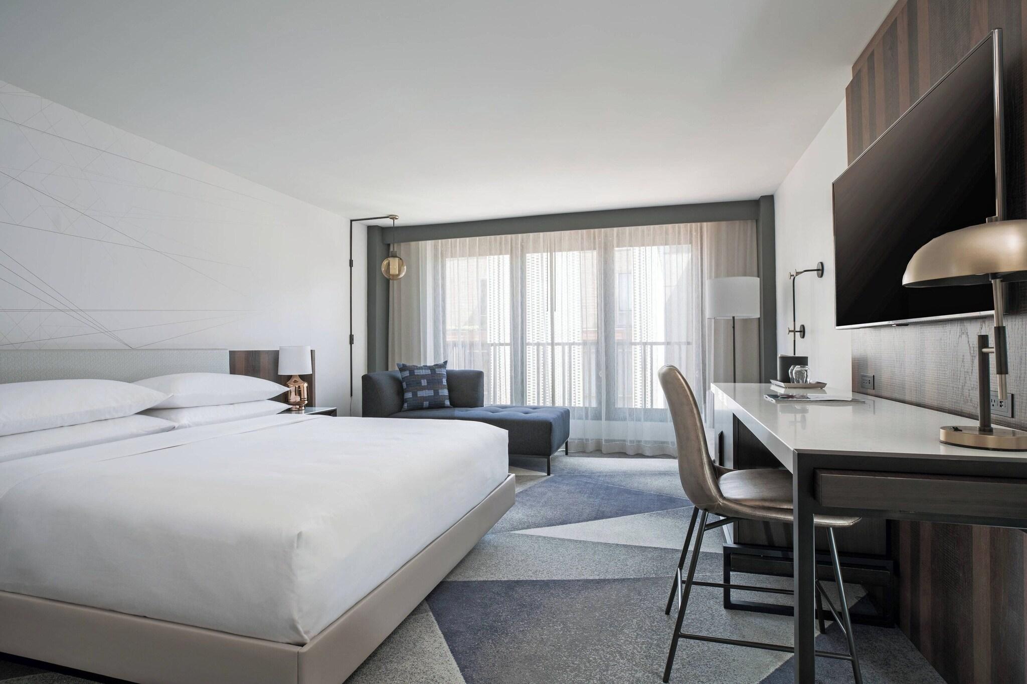 Double Deluxe King Bed