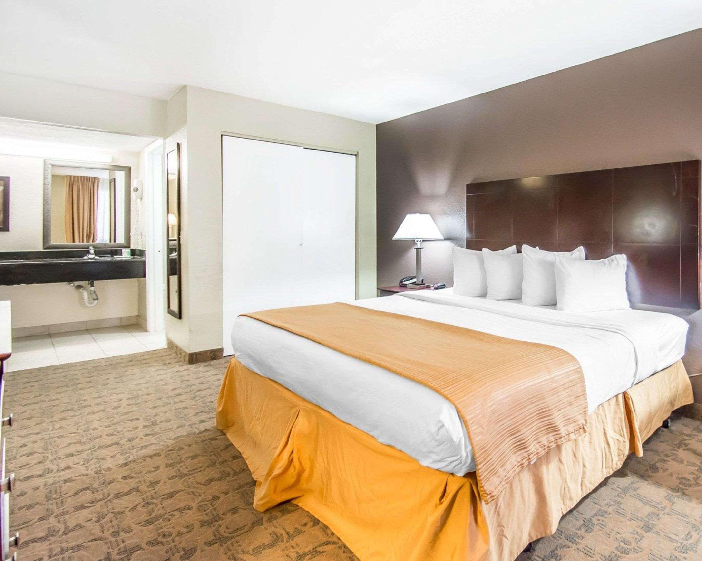 Double King Bed Non Smoking