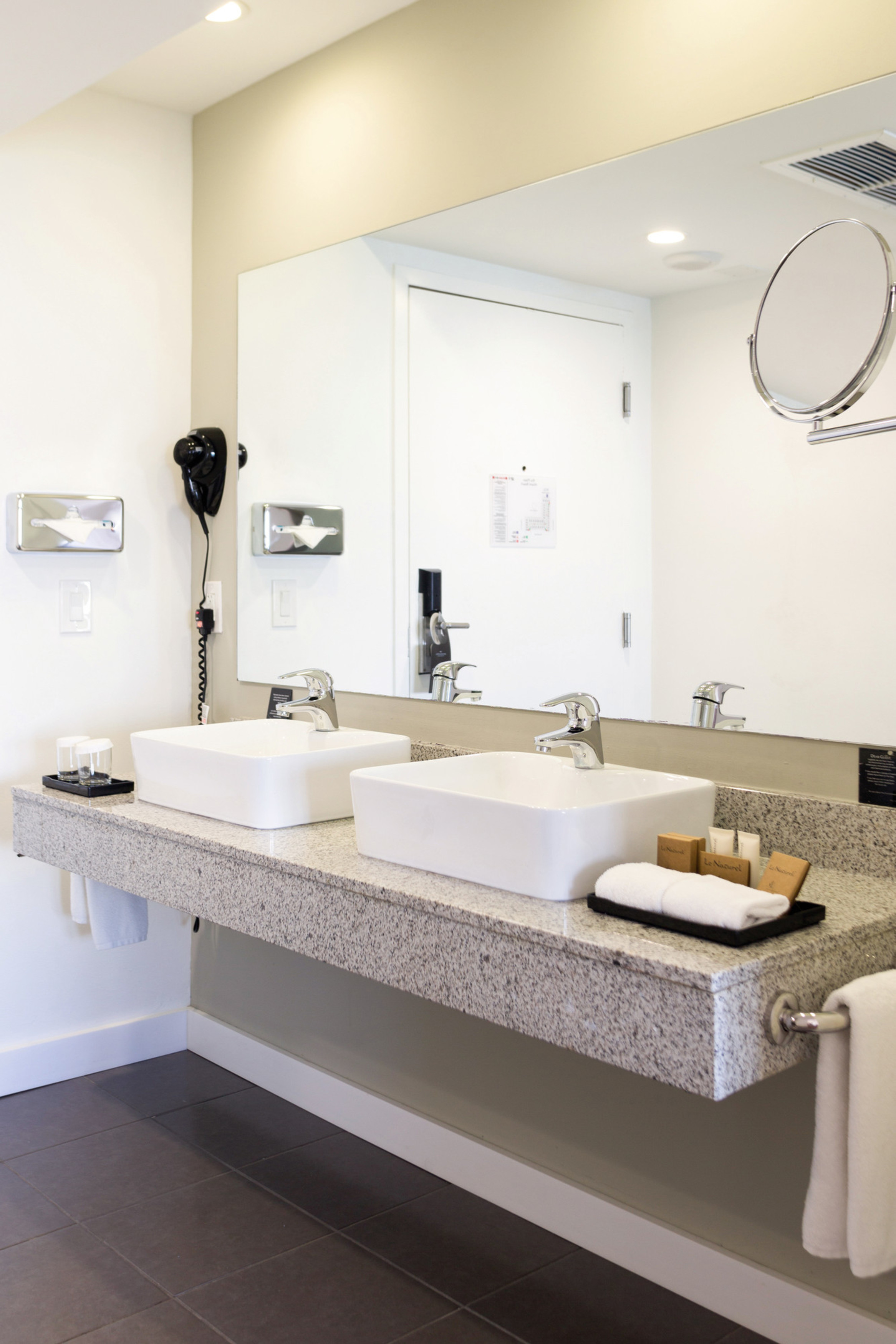 Double Deluxe City View King Bed