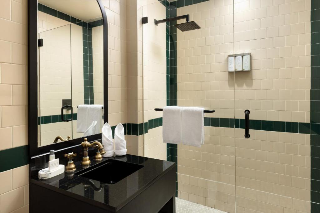 Double Classic King Bed