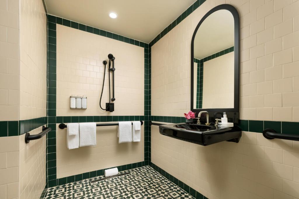 Double Accessible King Size Bed