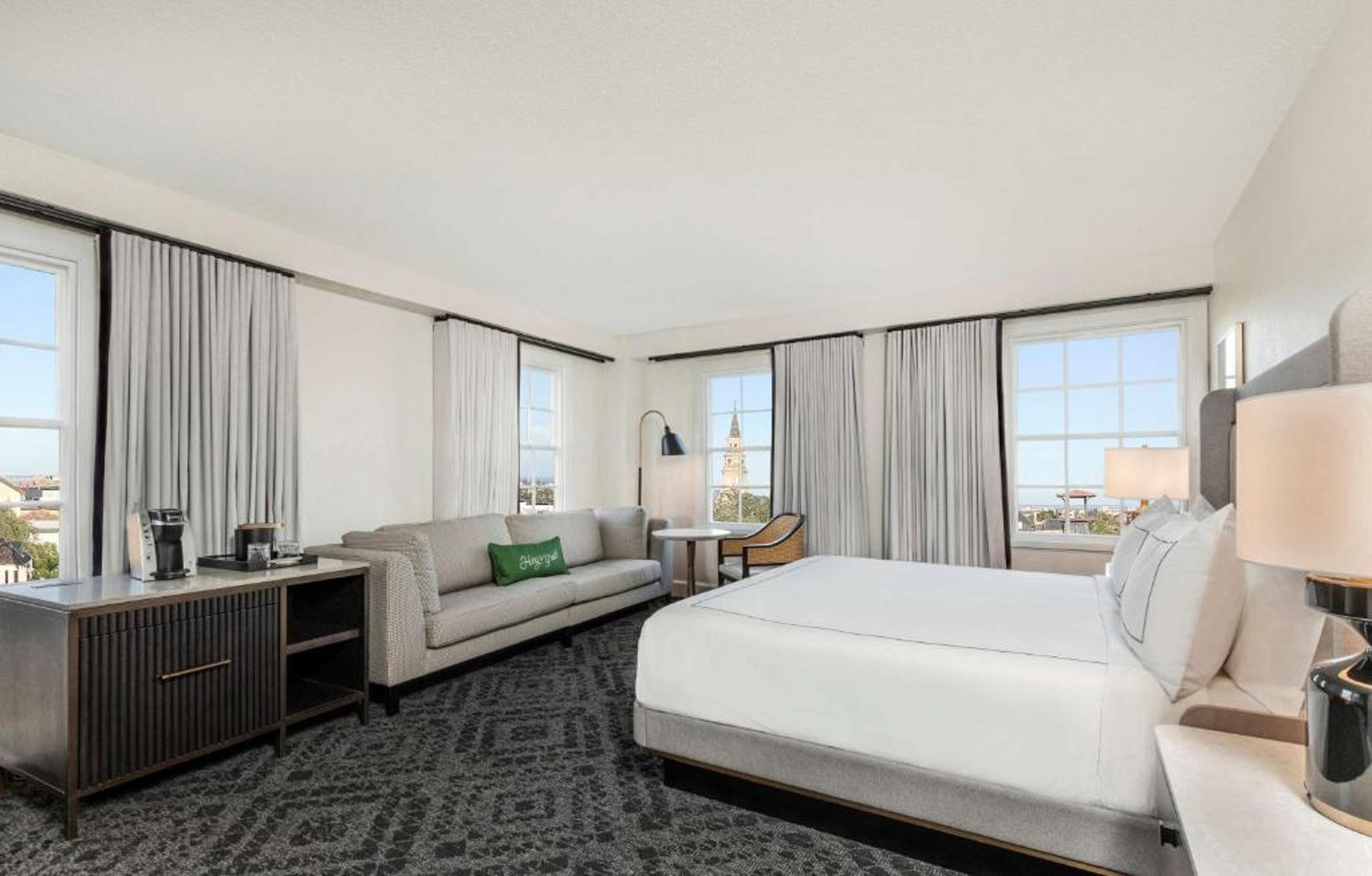 Suite Pool View King Bed