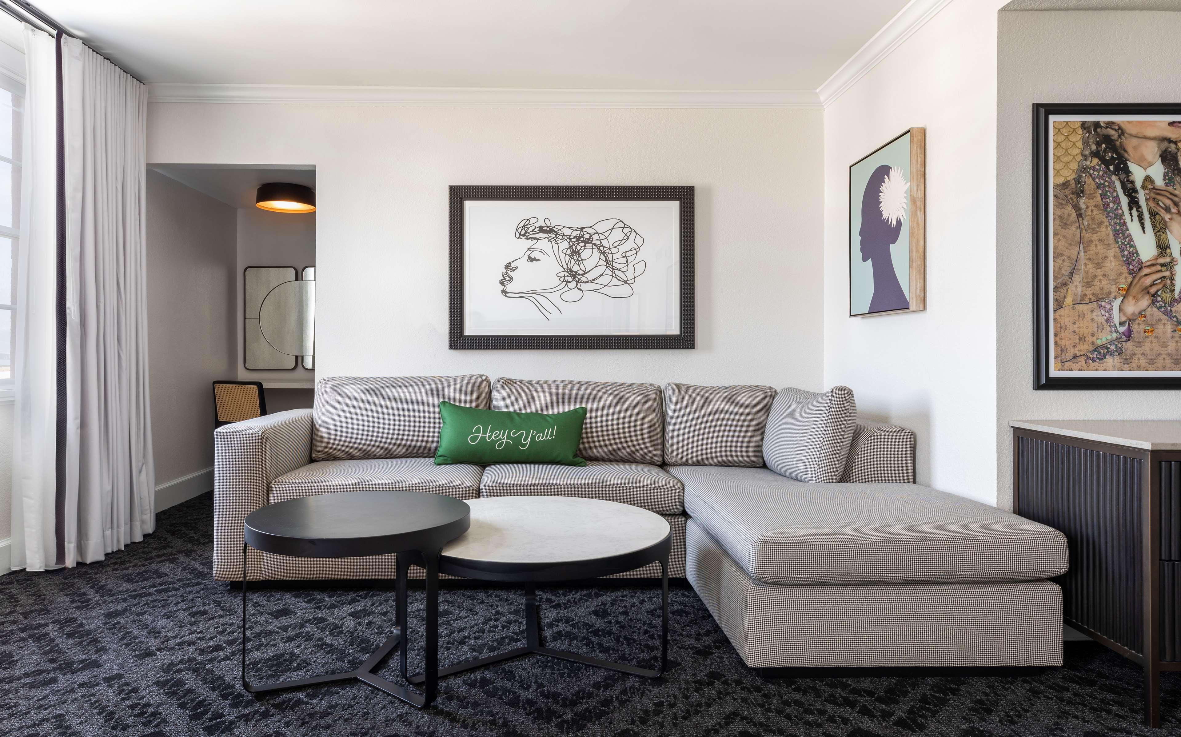 Studio City View King Bed