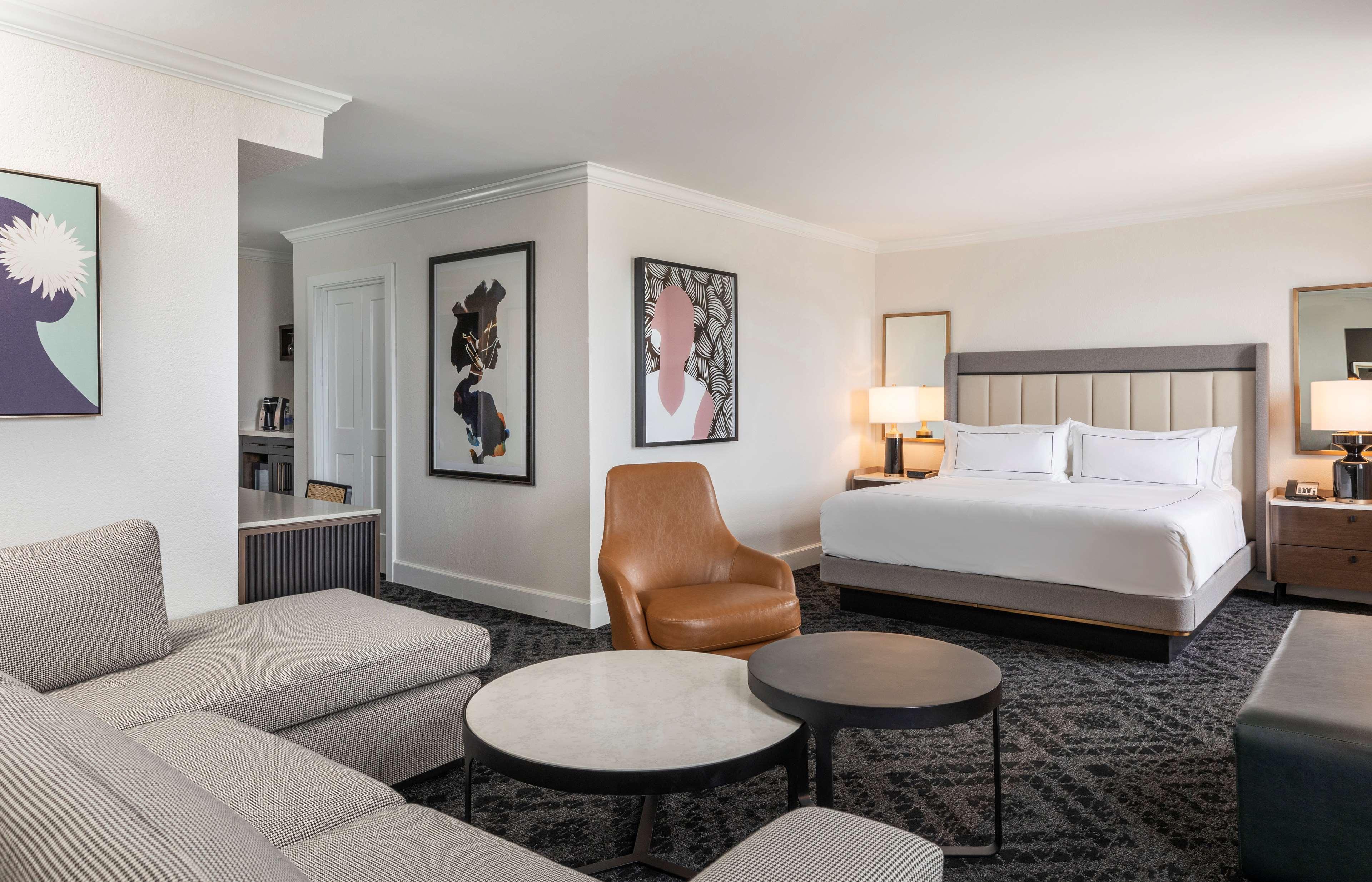 Studio City View King Bed