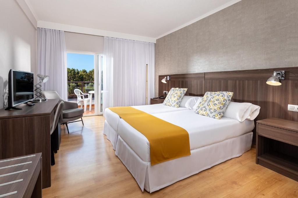 Double or Twin Mountain View