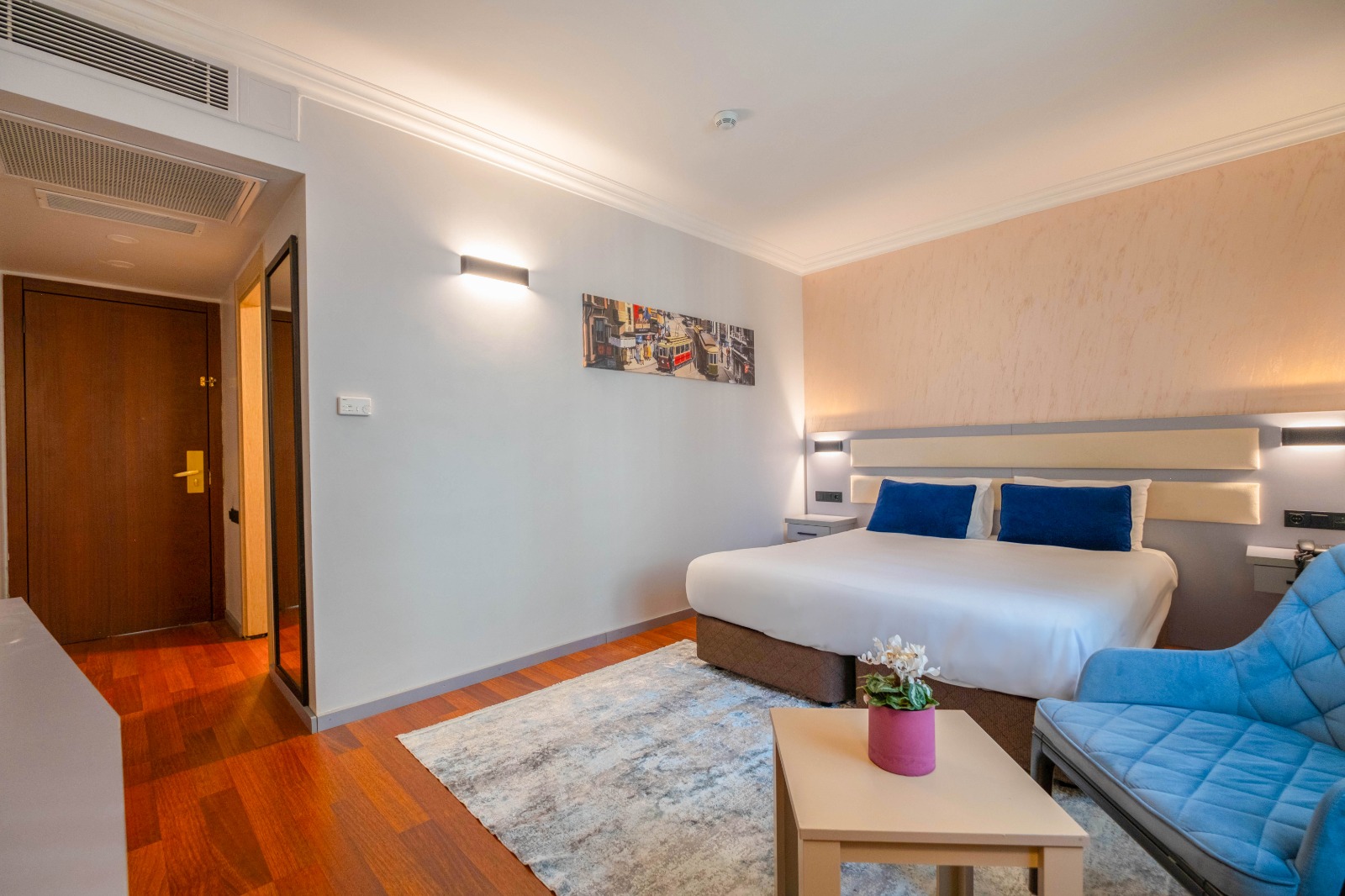 Double Deluxe One Bed