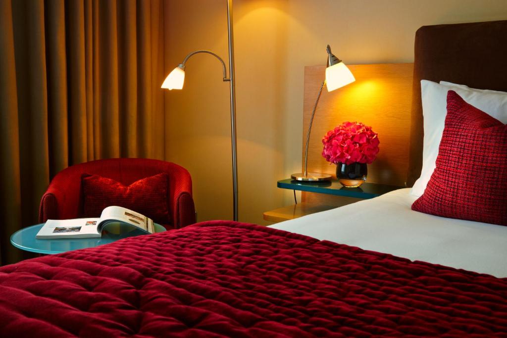 Double Deluxe Queen Bed