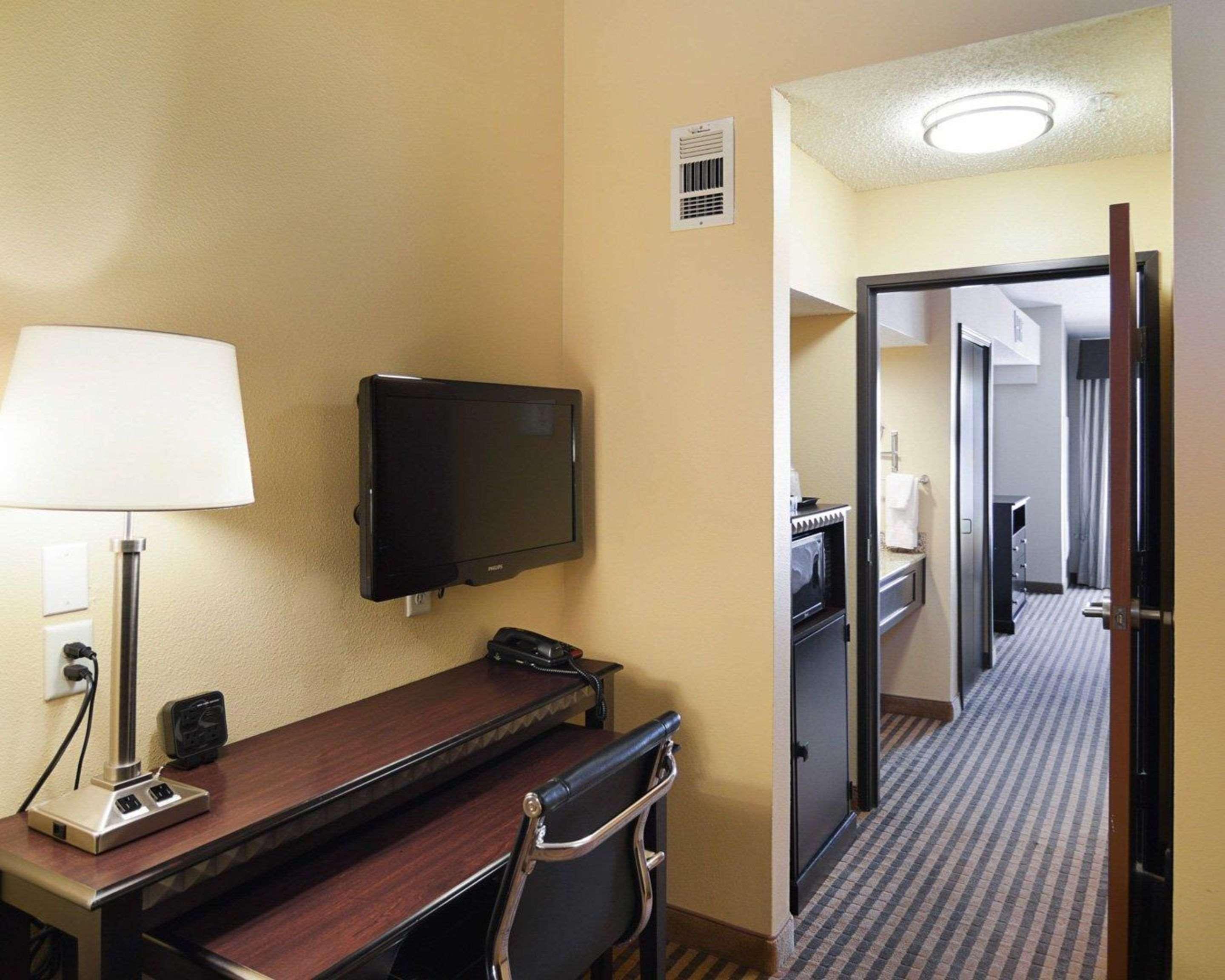 Suite Two Queen Beds Non Smoking