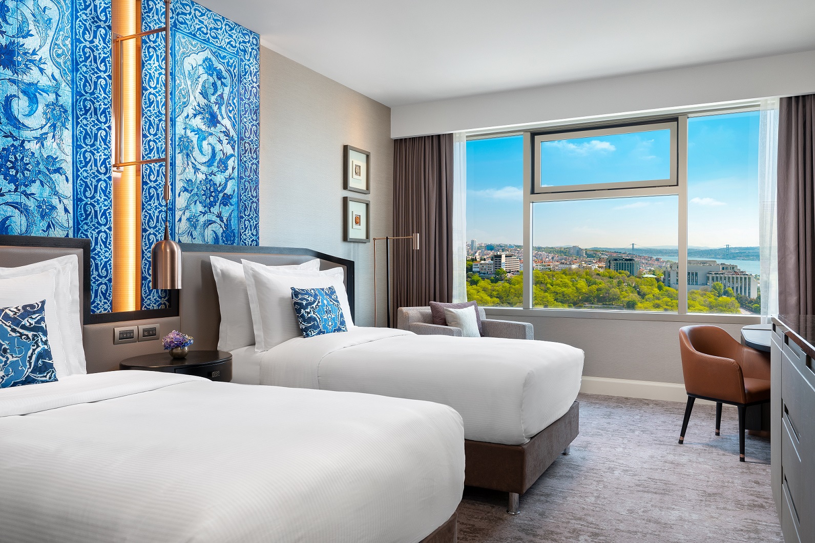 Twin Club with Views