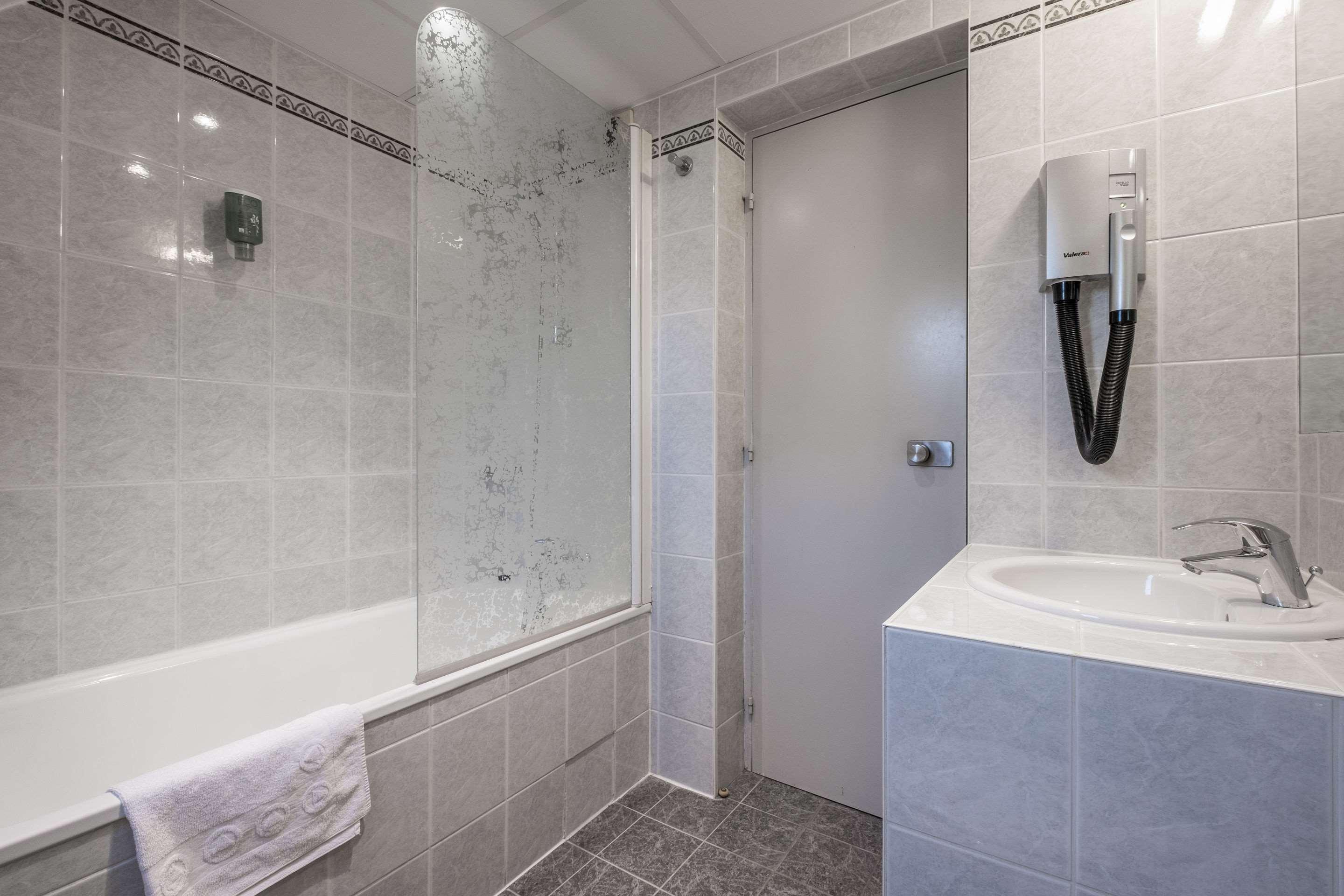 Double Queen Size Bed