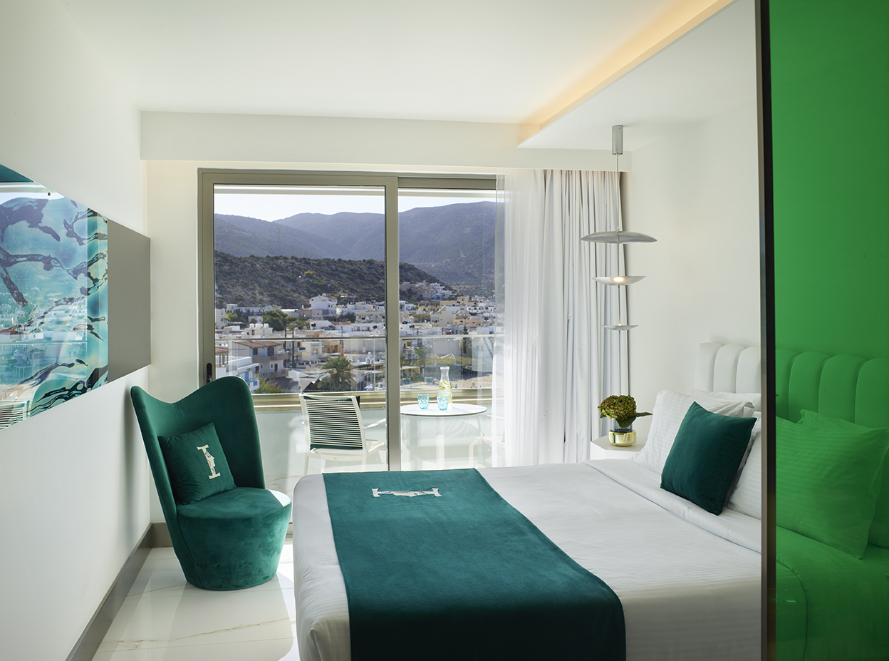 Double or Twin Deluxe Side Sea View