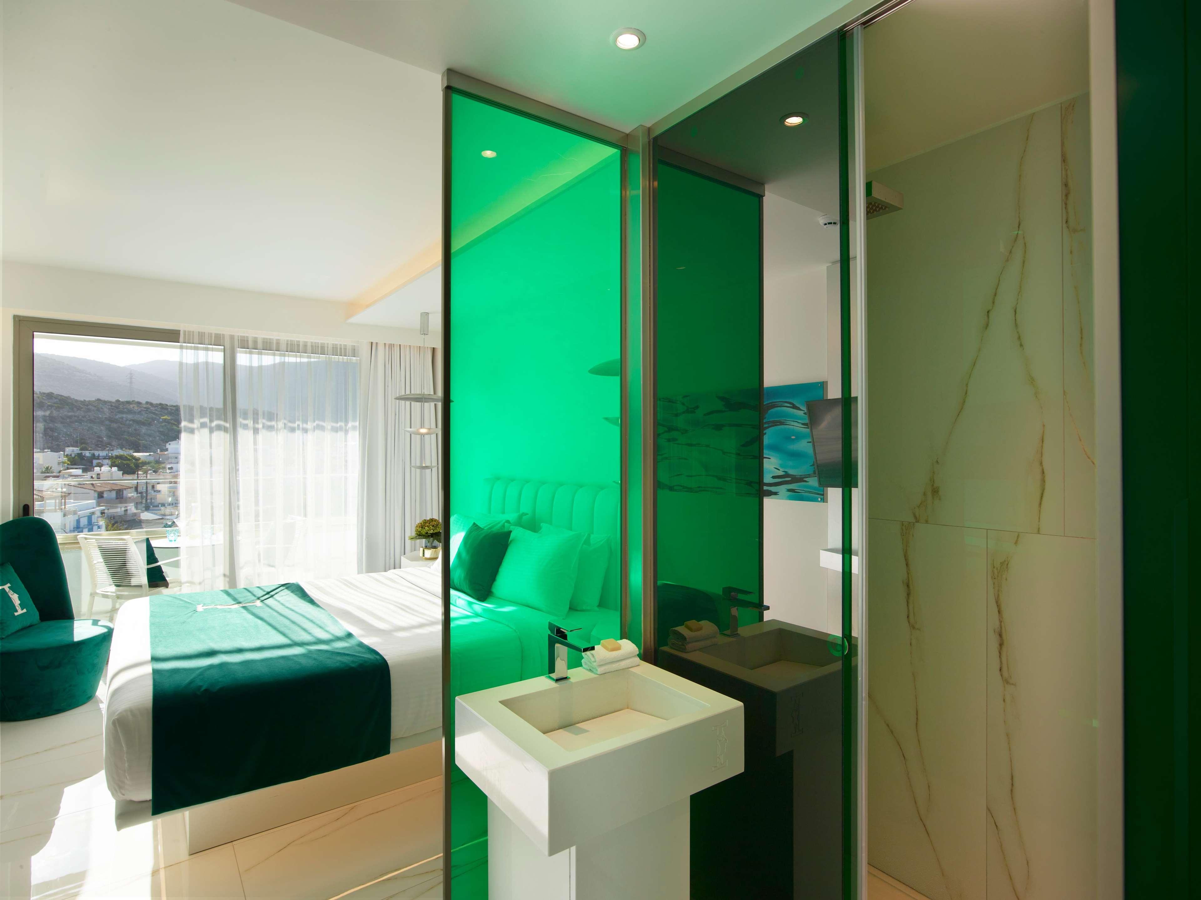 Double or Twin Deluxe Side Sea View