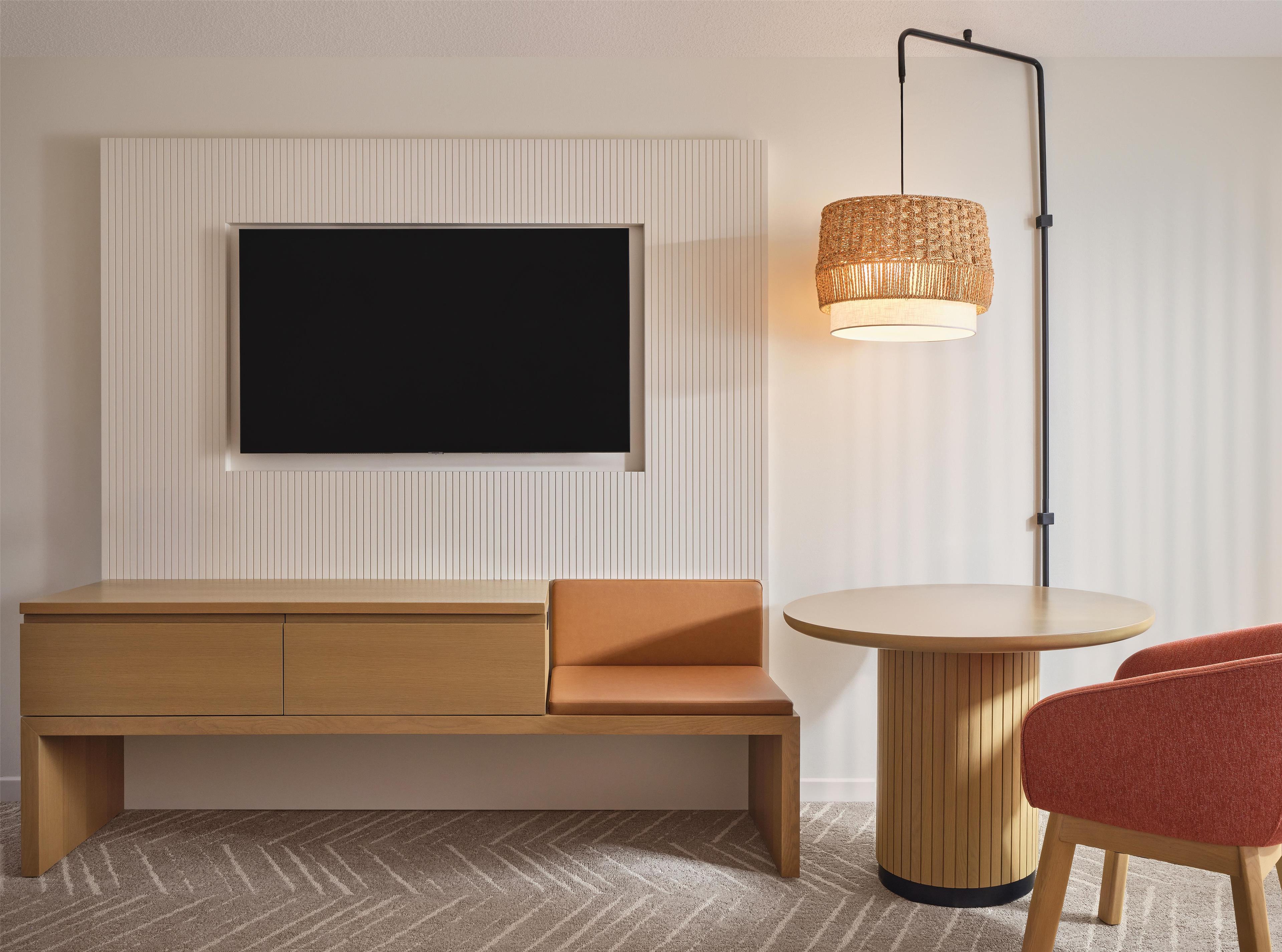 Suite Accessible King Size Bed