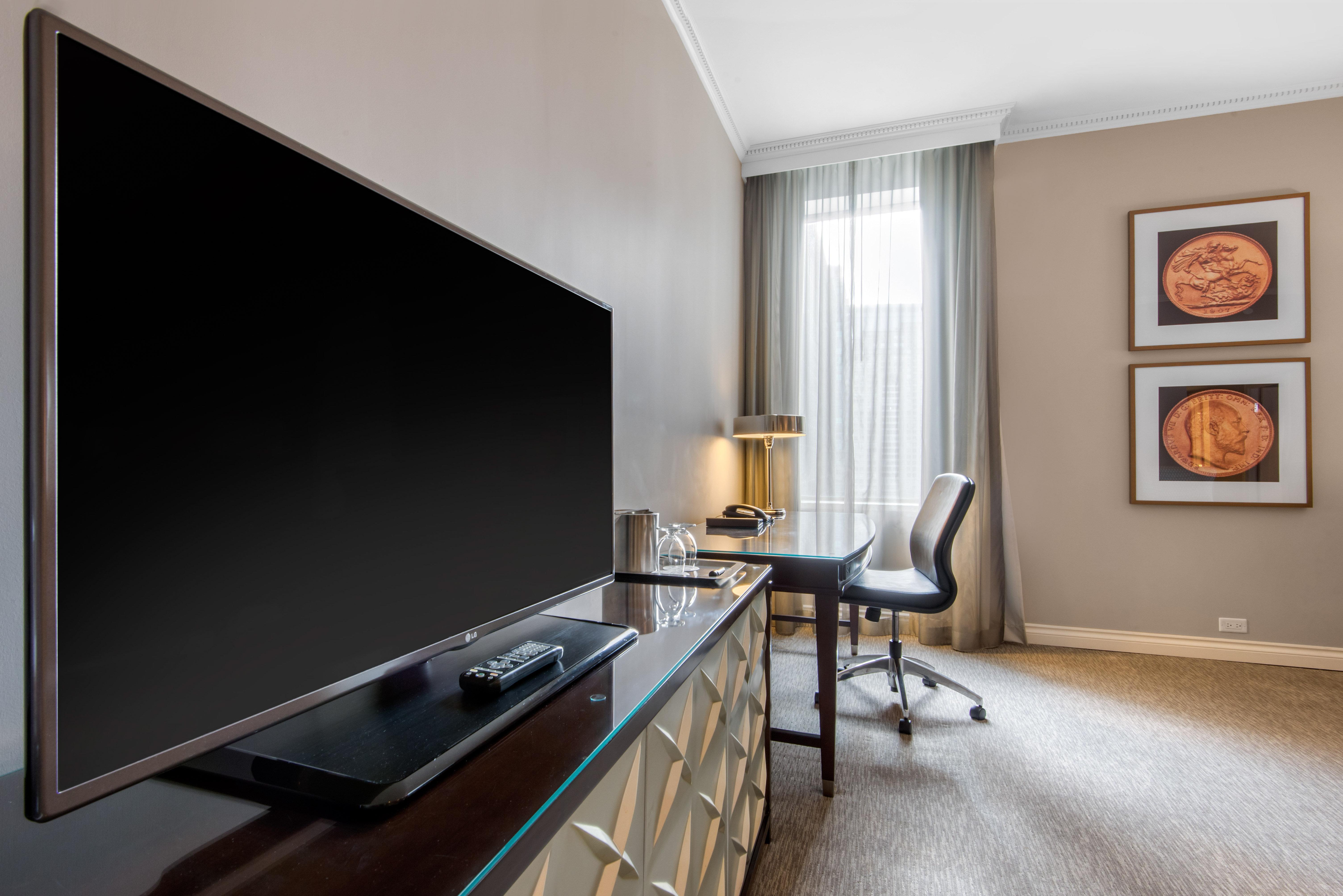 Suite Deluxe King Bed