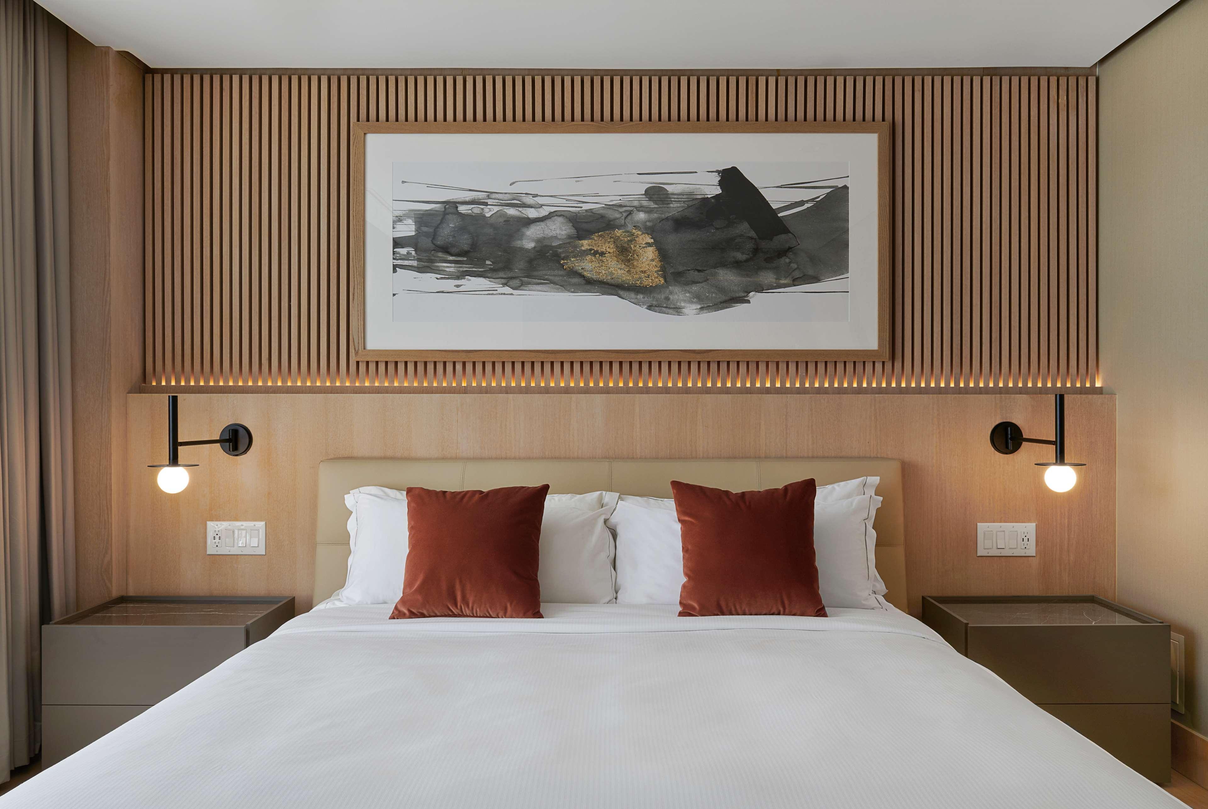 Suite Deluxe King Bed