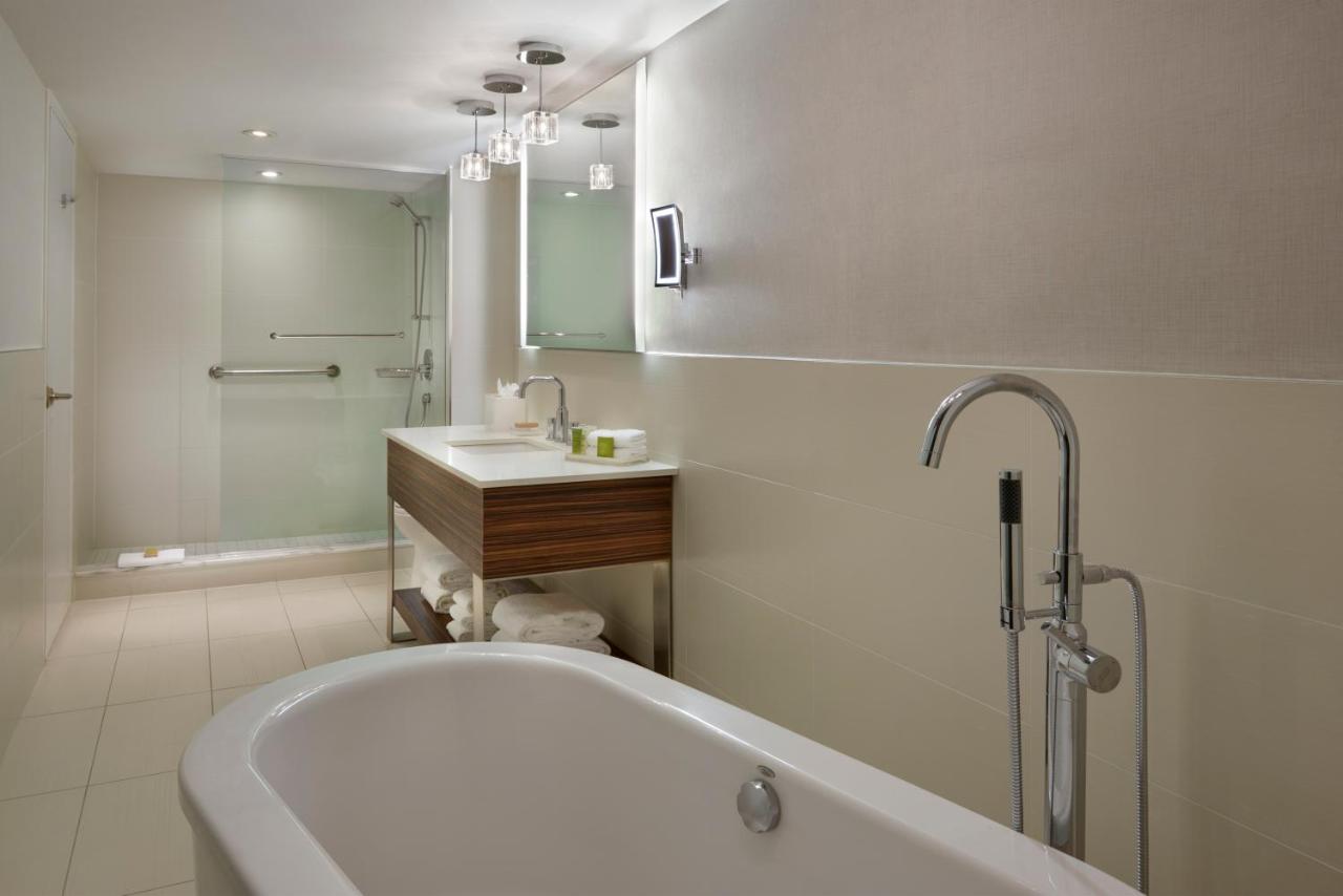 Suite Deluxe King Bed