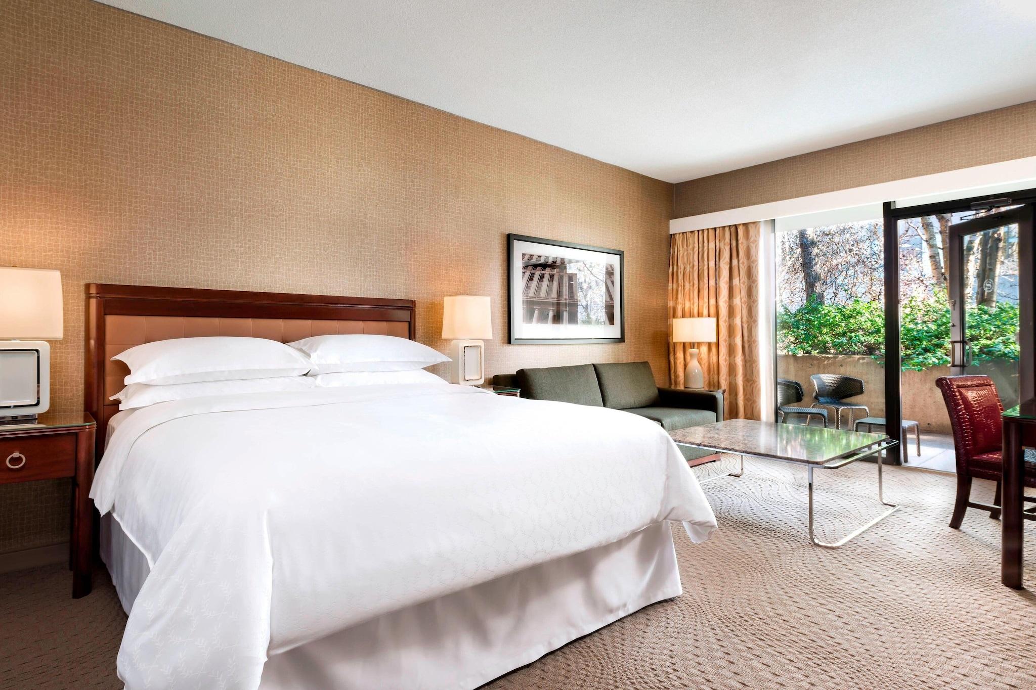 Double Garden View King Bed