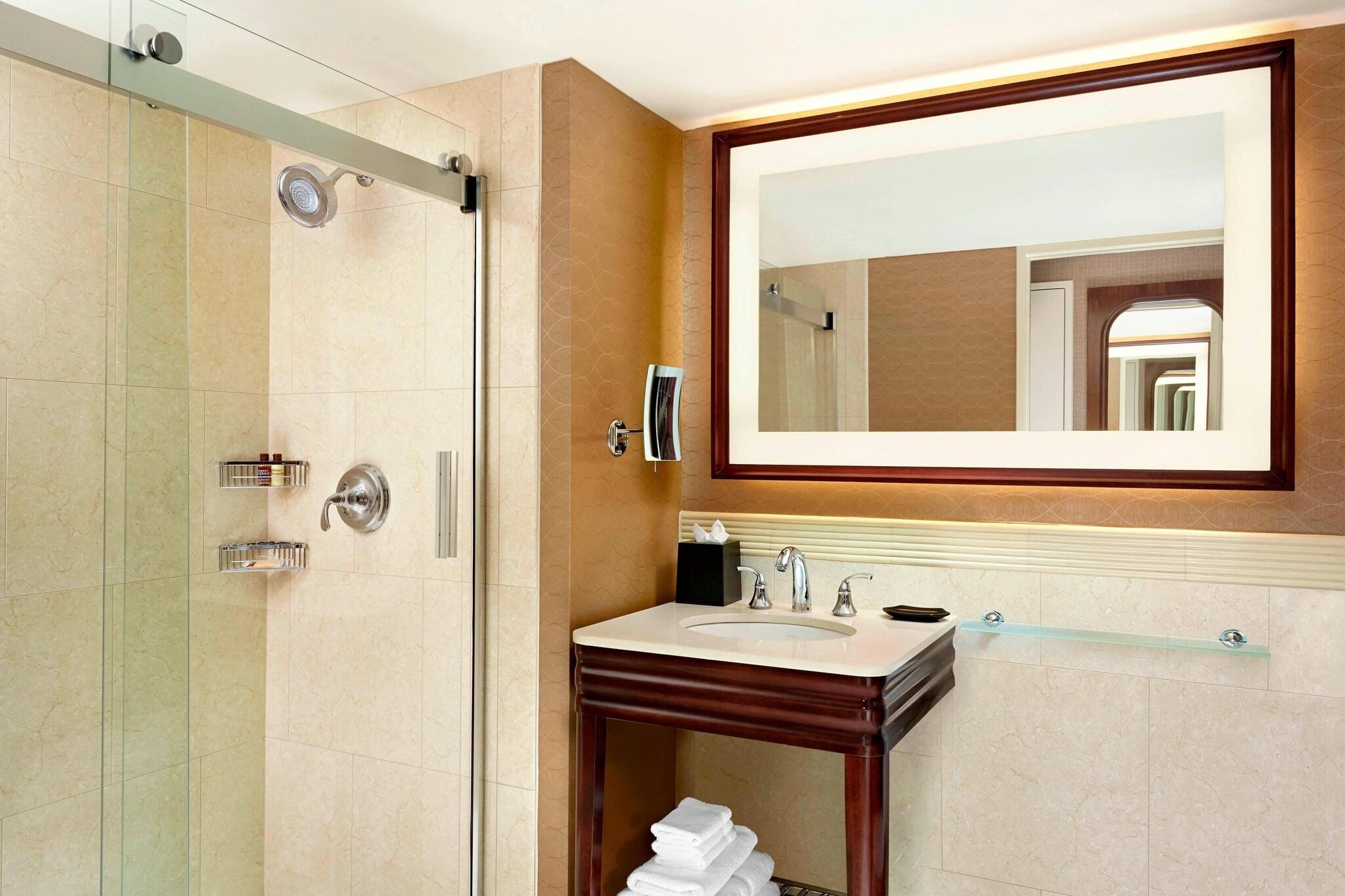 Junior Suite Queen Size Bed