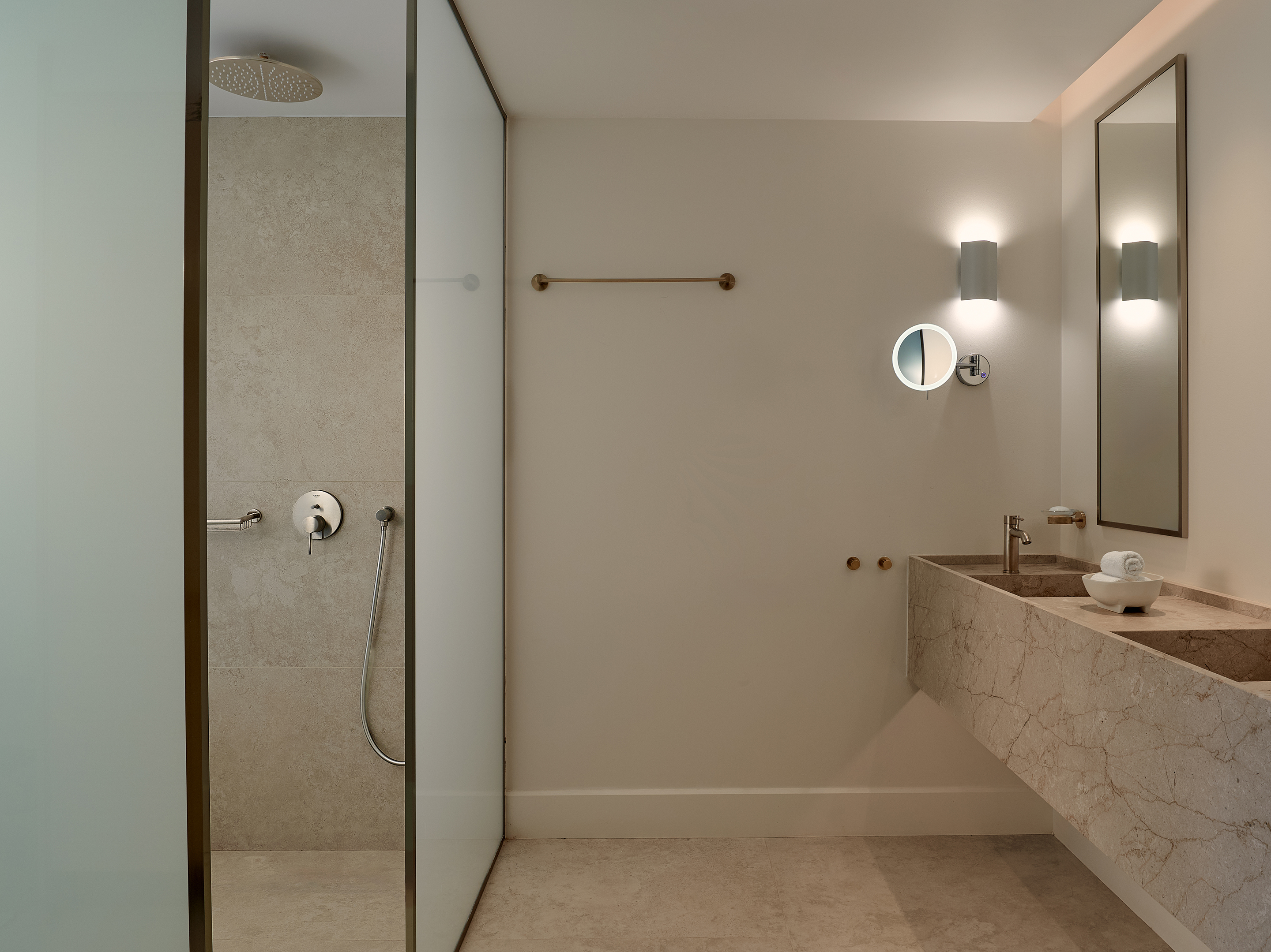 Family Room Deluxe Side Sea View