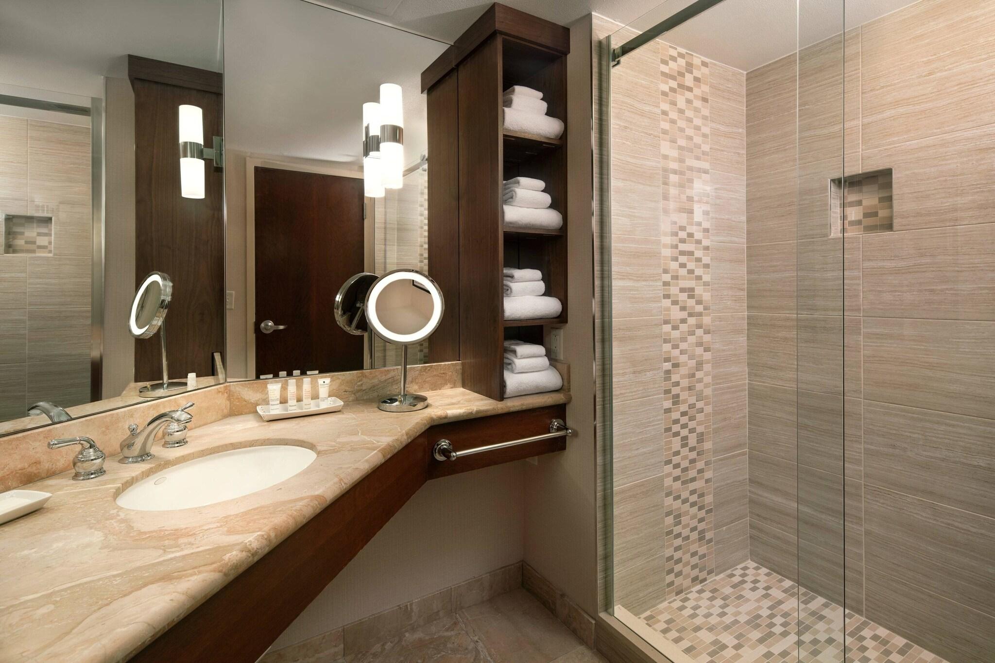 Suite City View King Bed