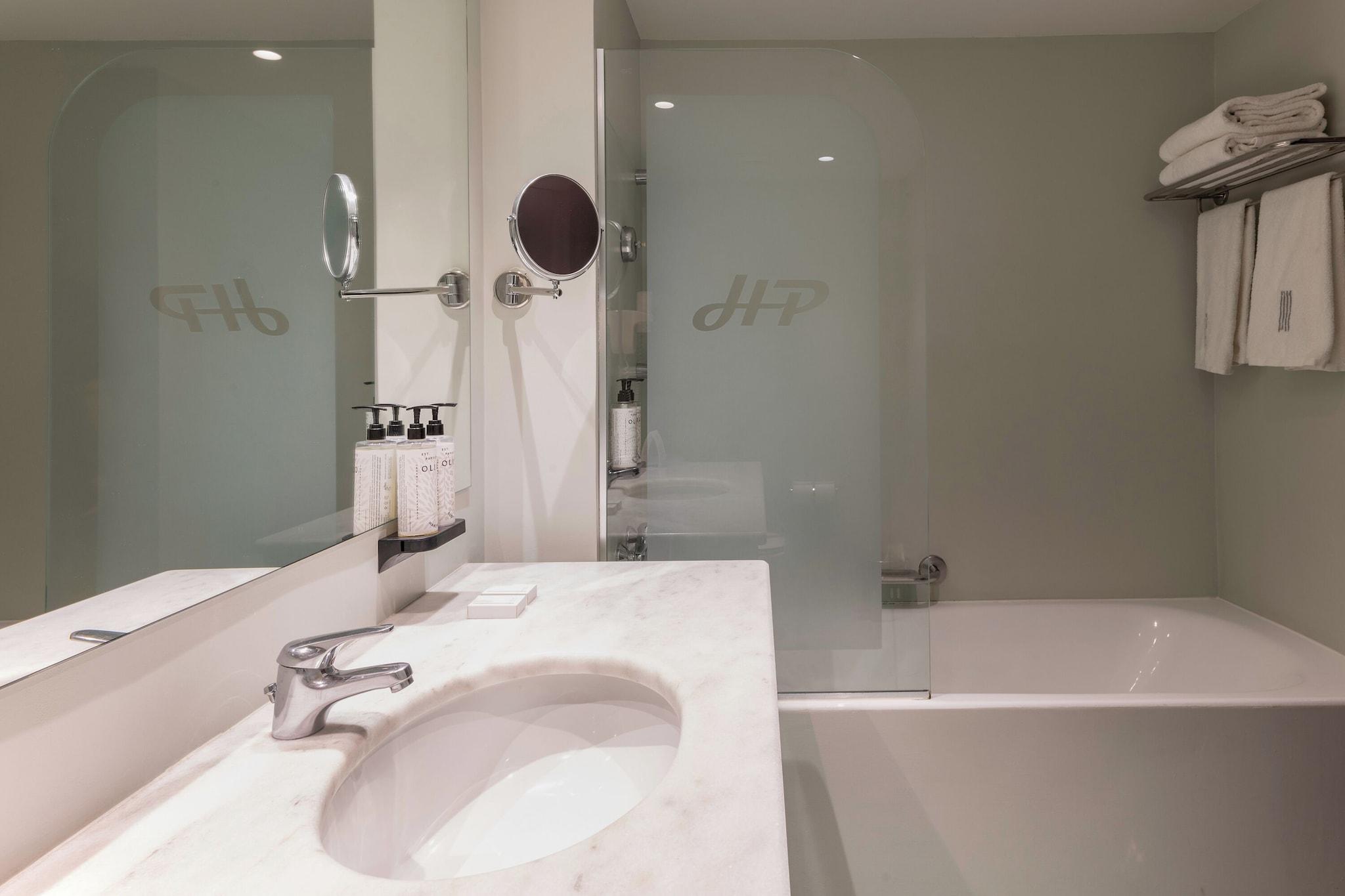 Double or Twin City View Two Beds