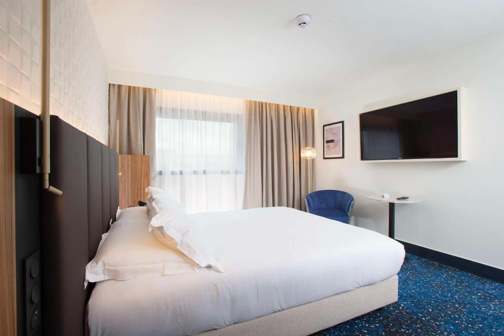 Double Accessible King Size Bed