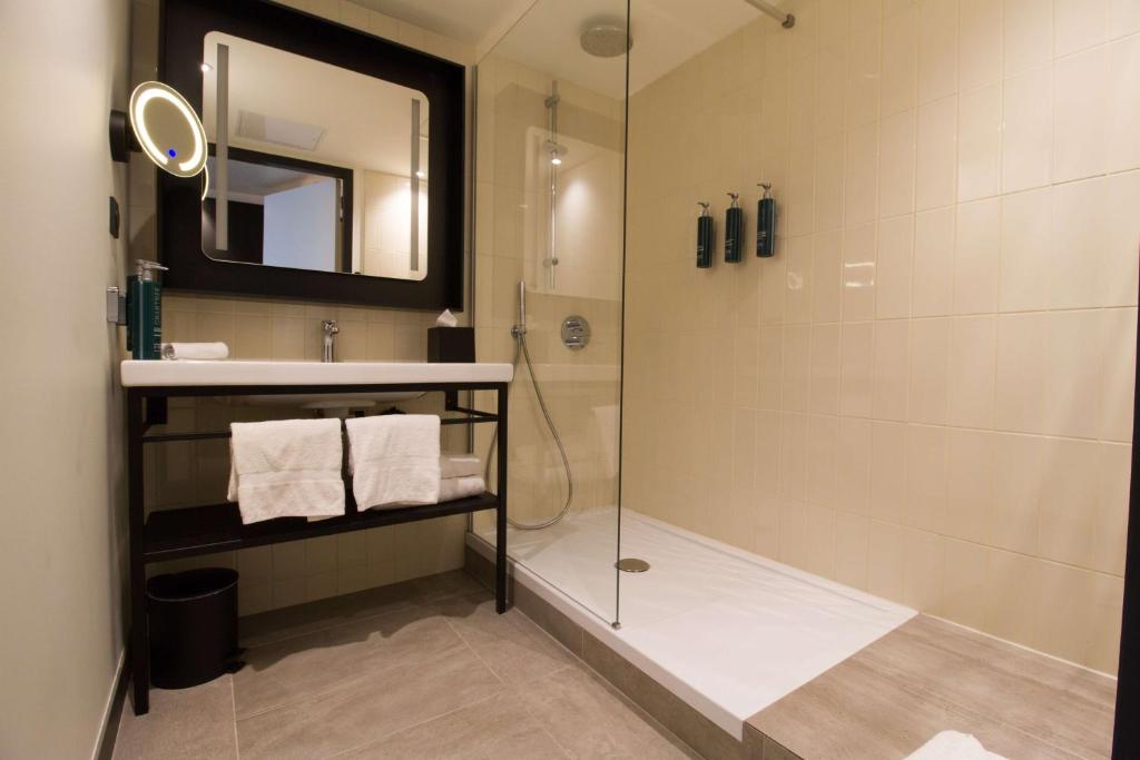 Family Room King Size Bed