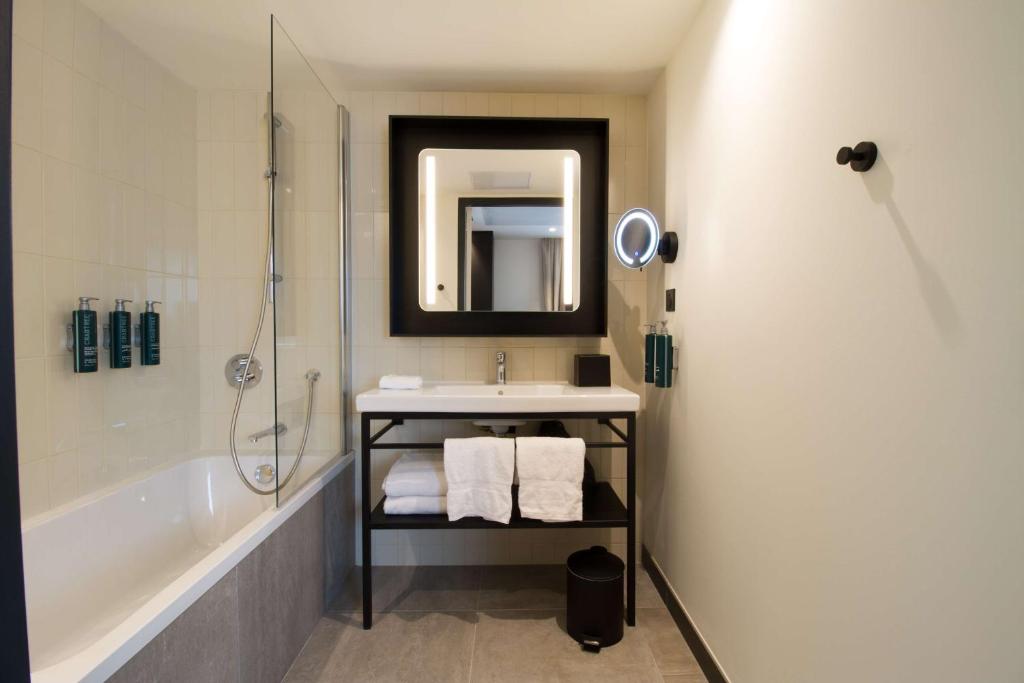 Family Room King Size Bed