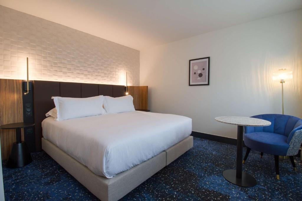 Family Room King Size Bed