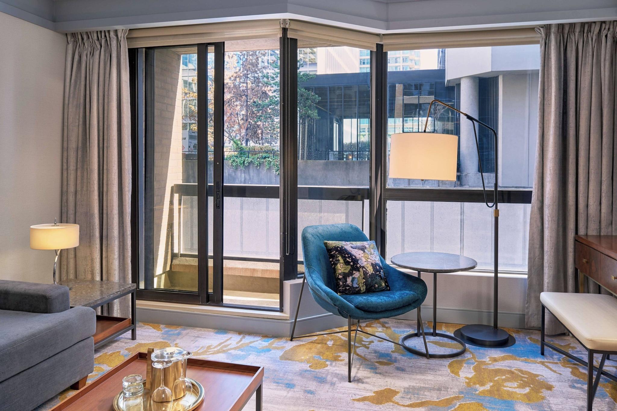 Suite City View King Bed