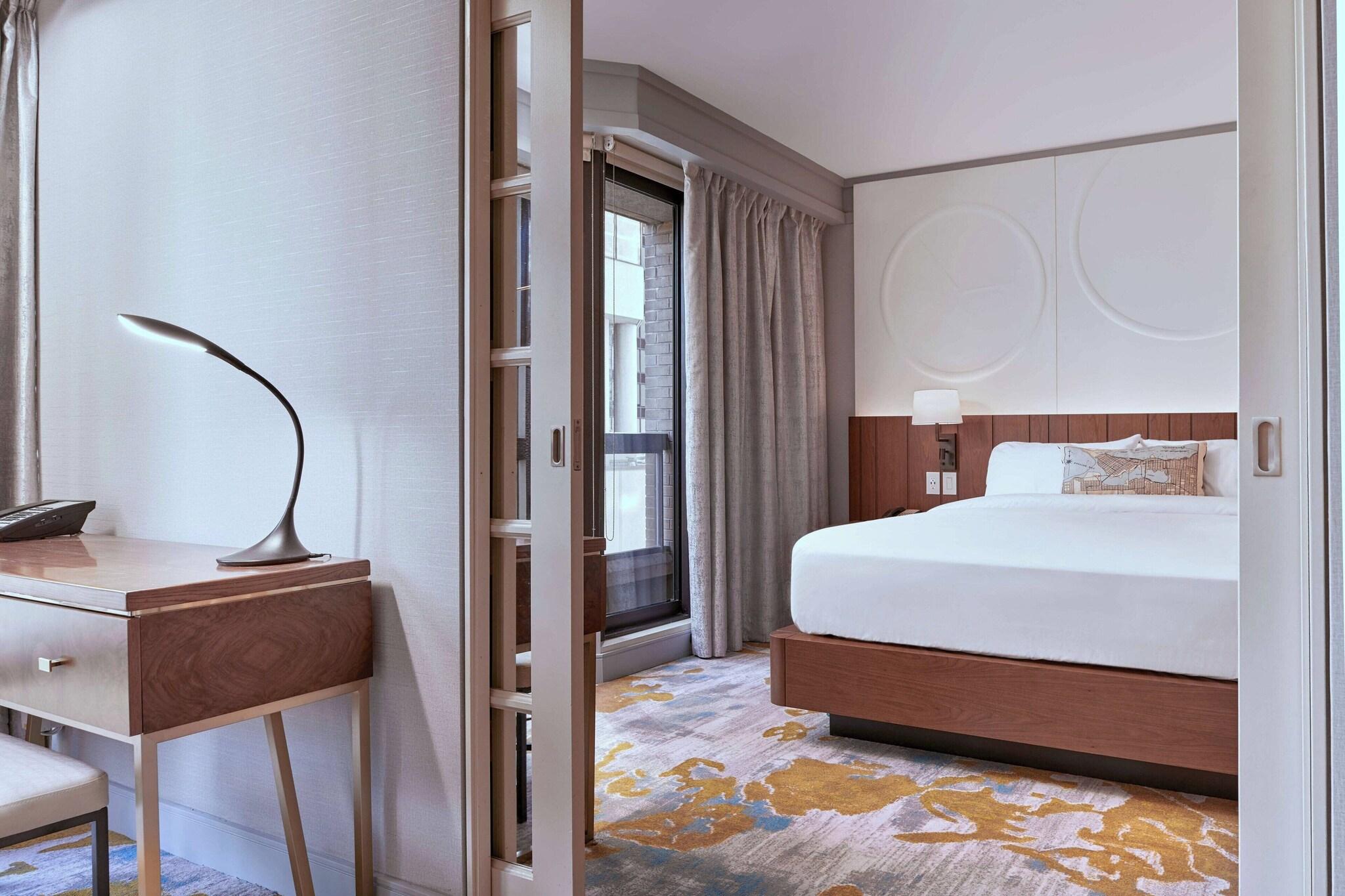 Suite City View King Bed