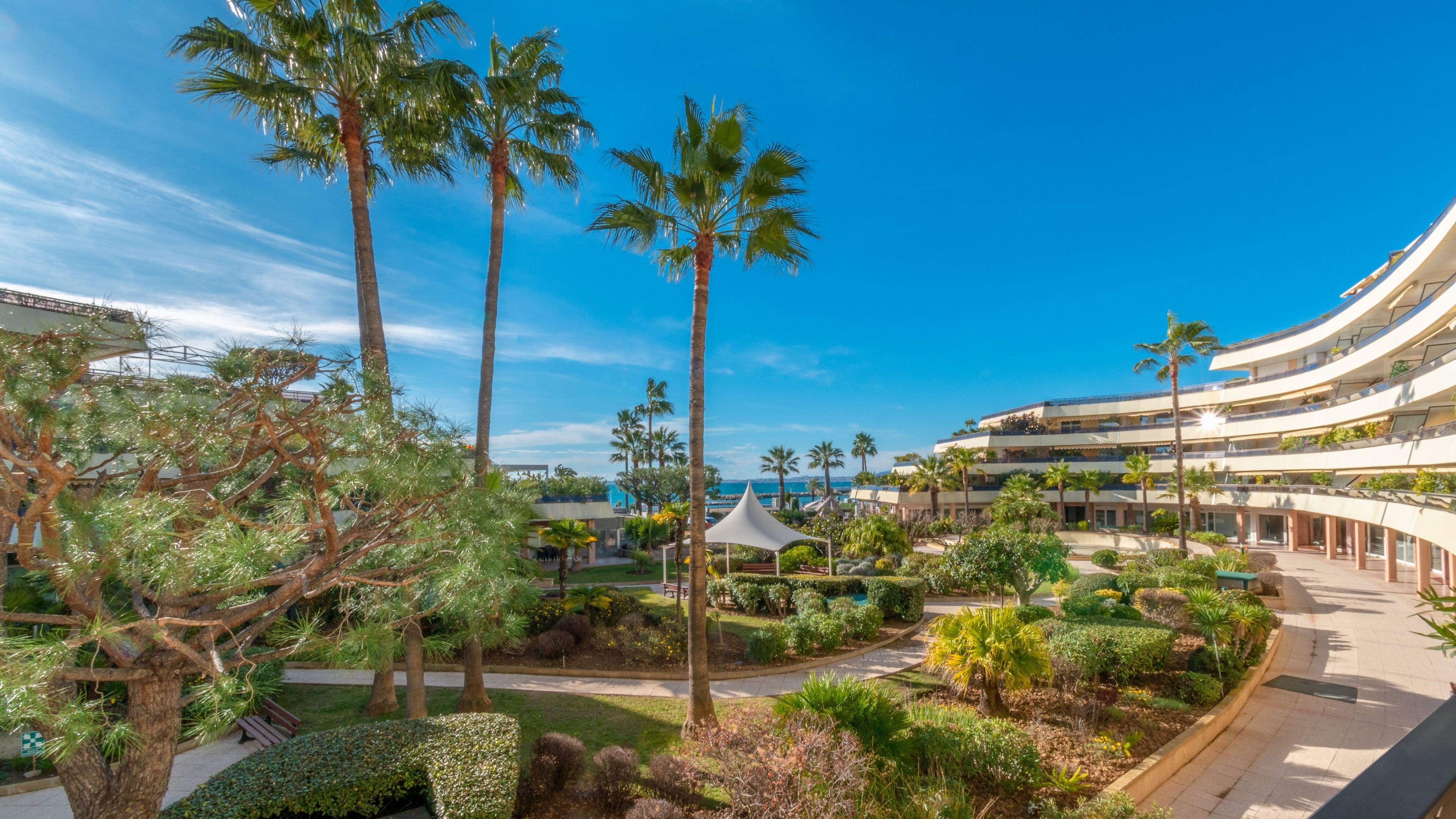 Twin Premium Garden View