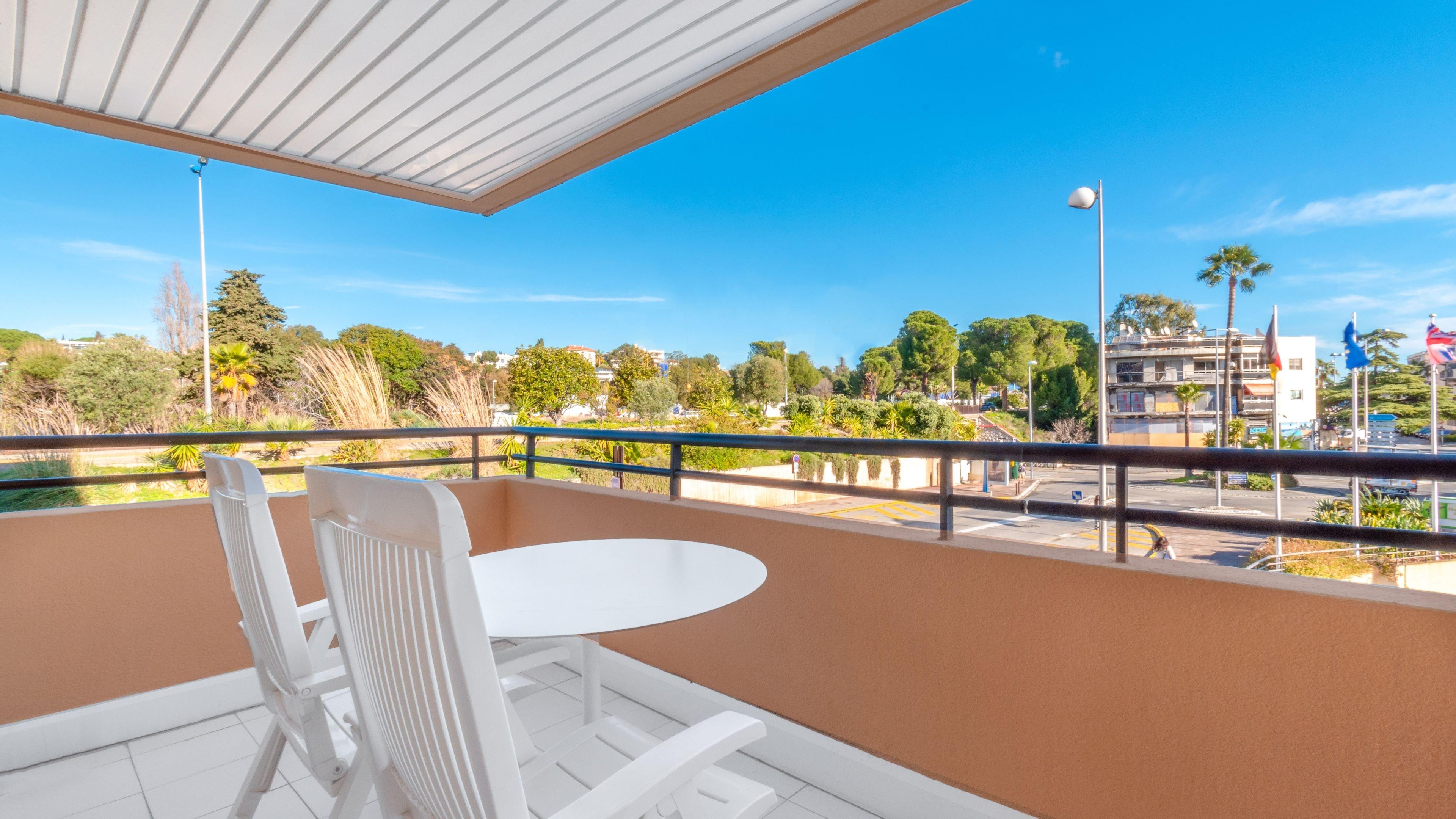 Twin Accessible with Views