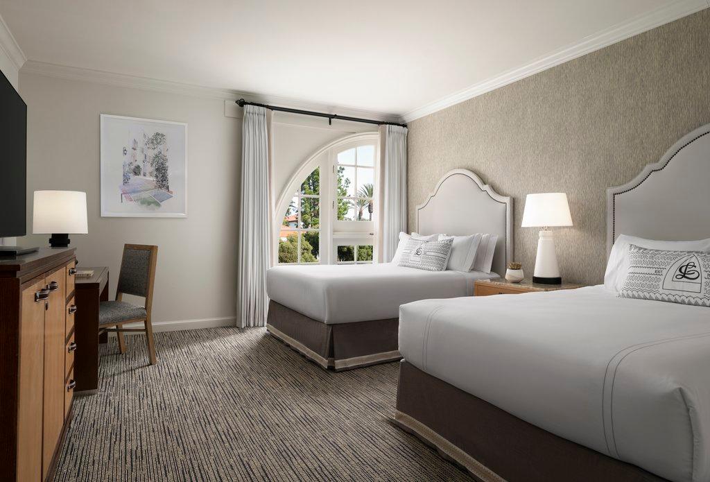 Double Deluxe Two Queen Beds