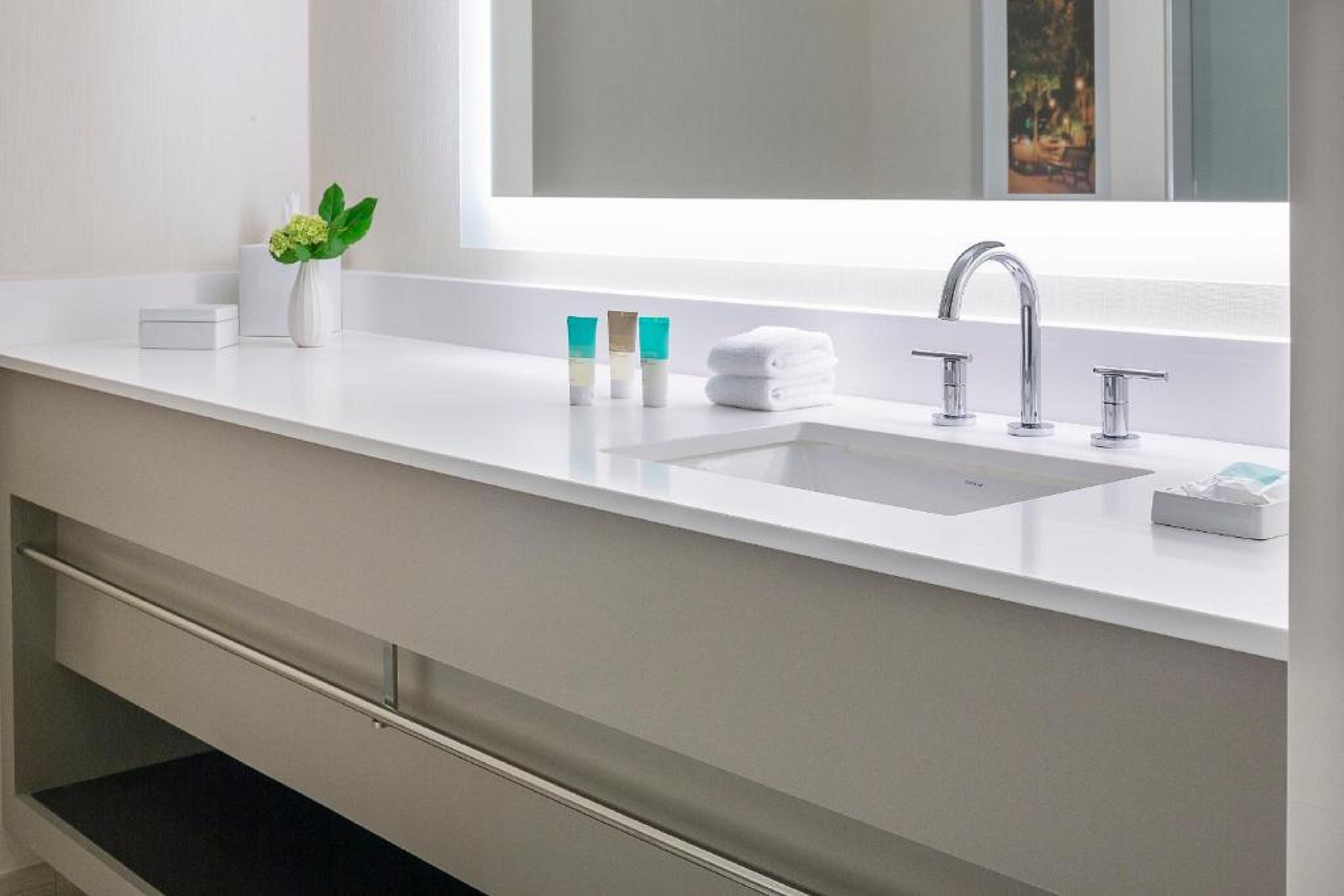 Double Deluxe Queen Bed