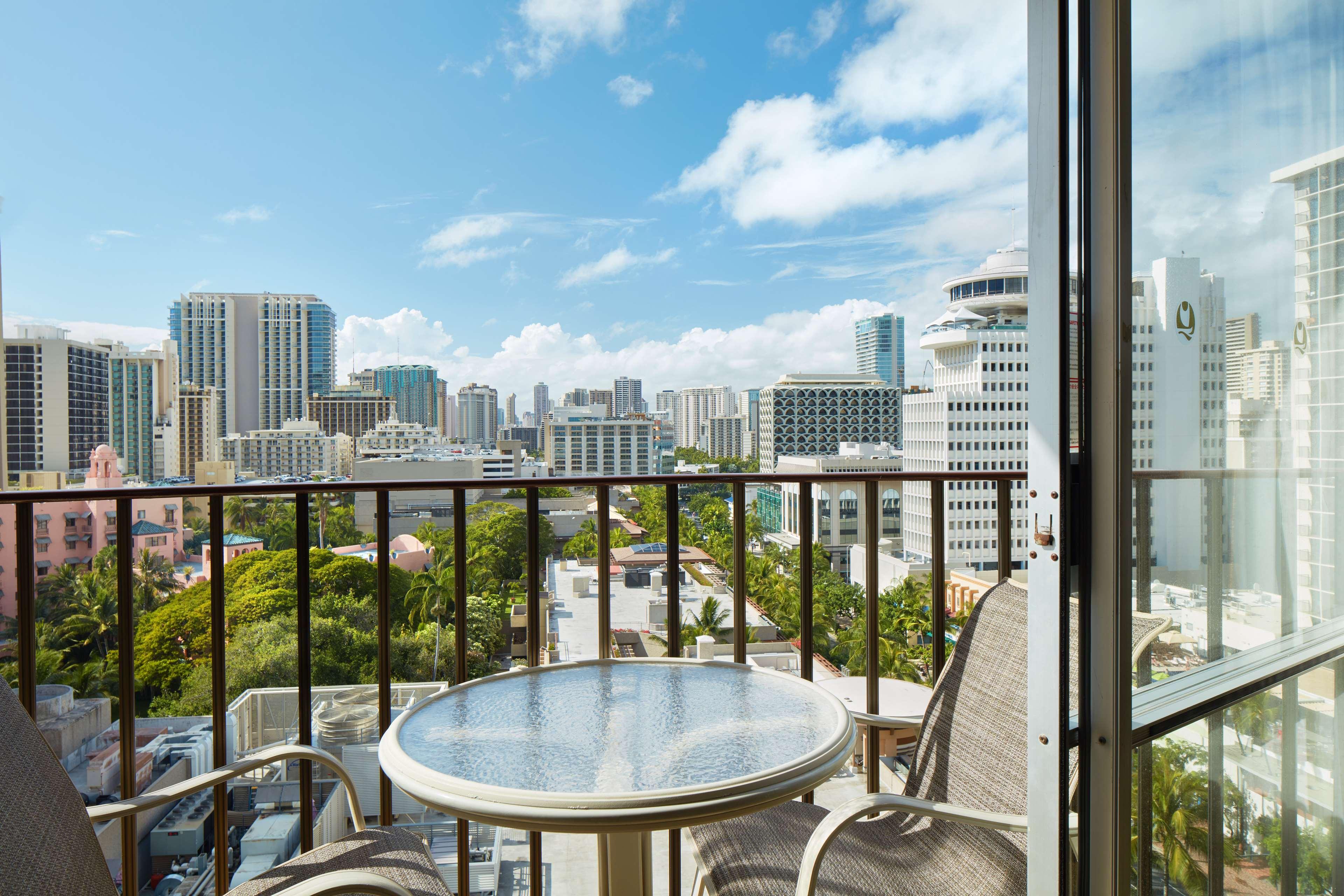 Suite City View Queen Bed