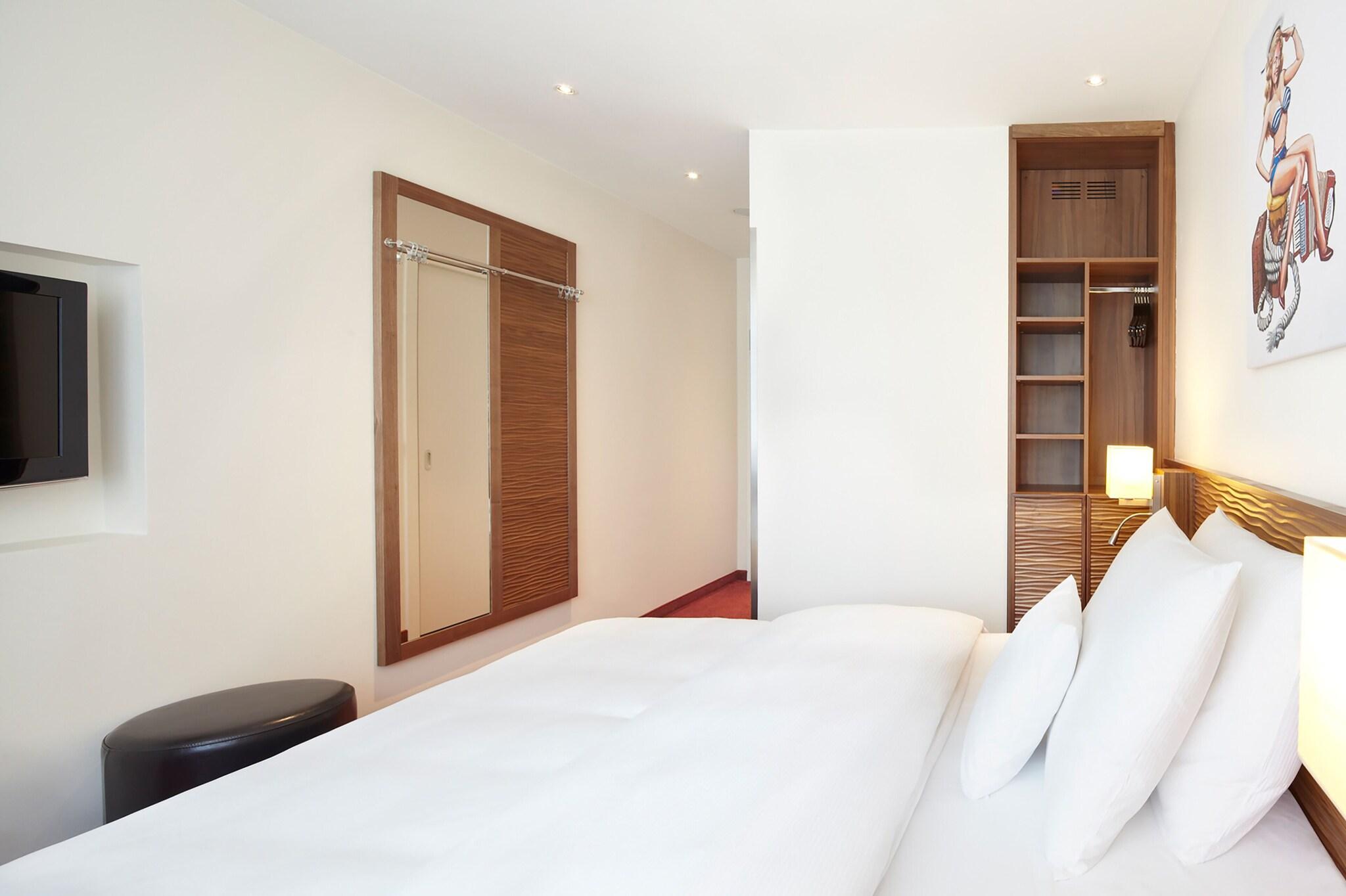 Double Queen Size Bed