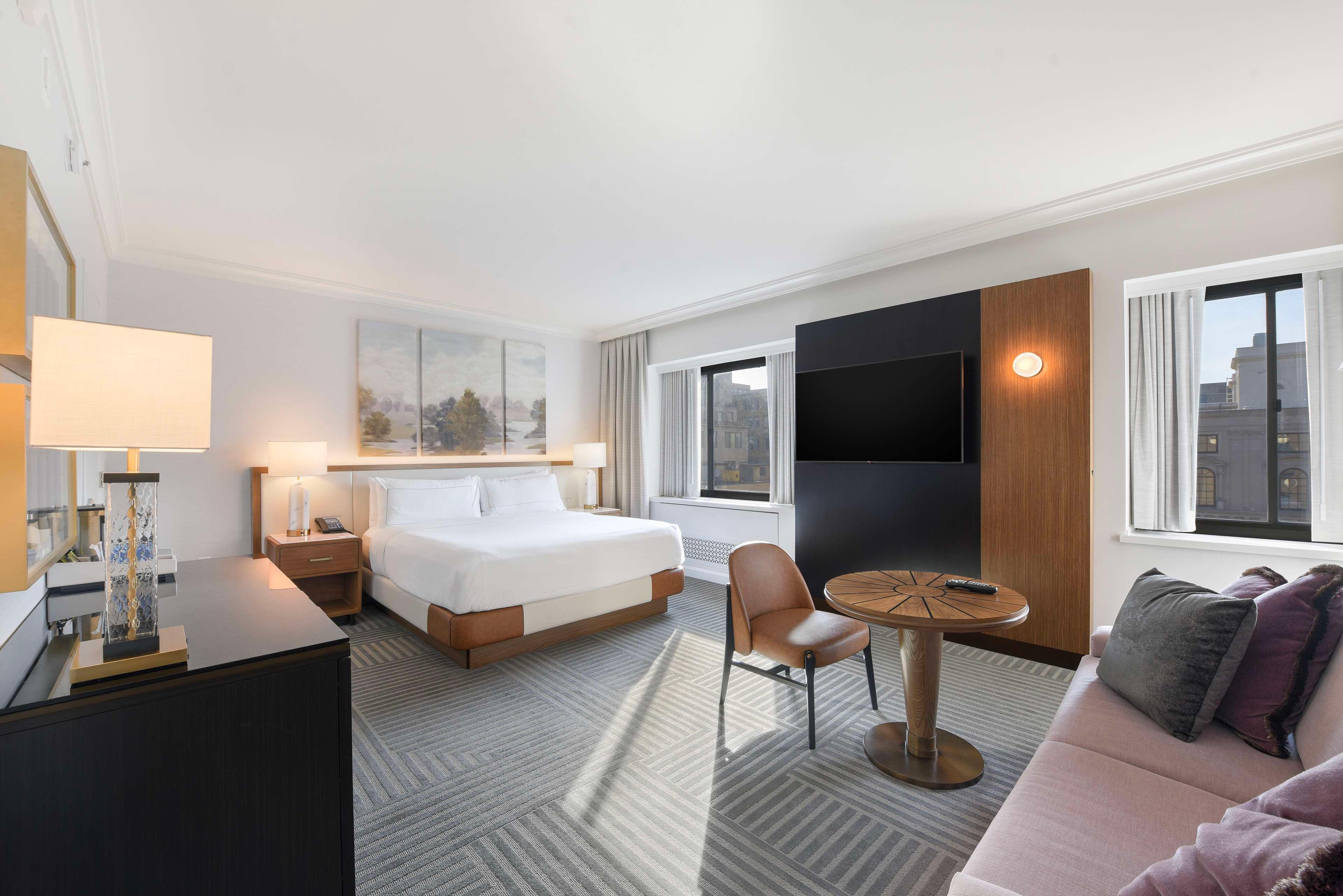 Double City View Queen Bed