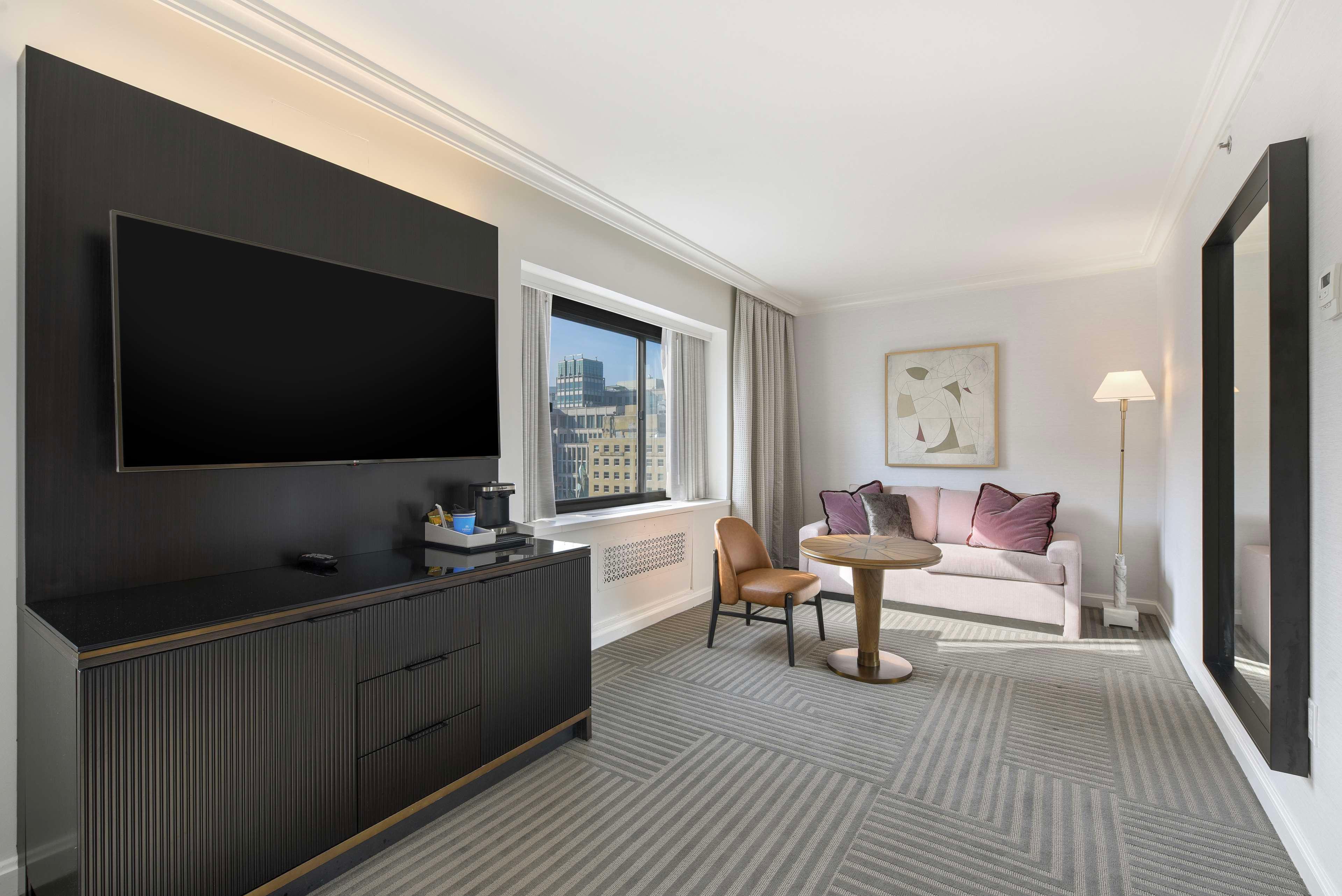 Double City View Queen Bed