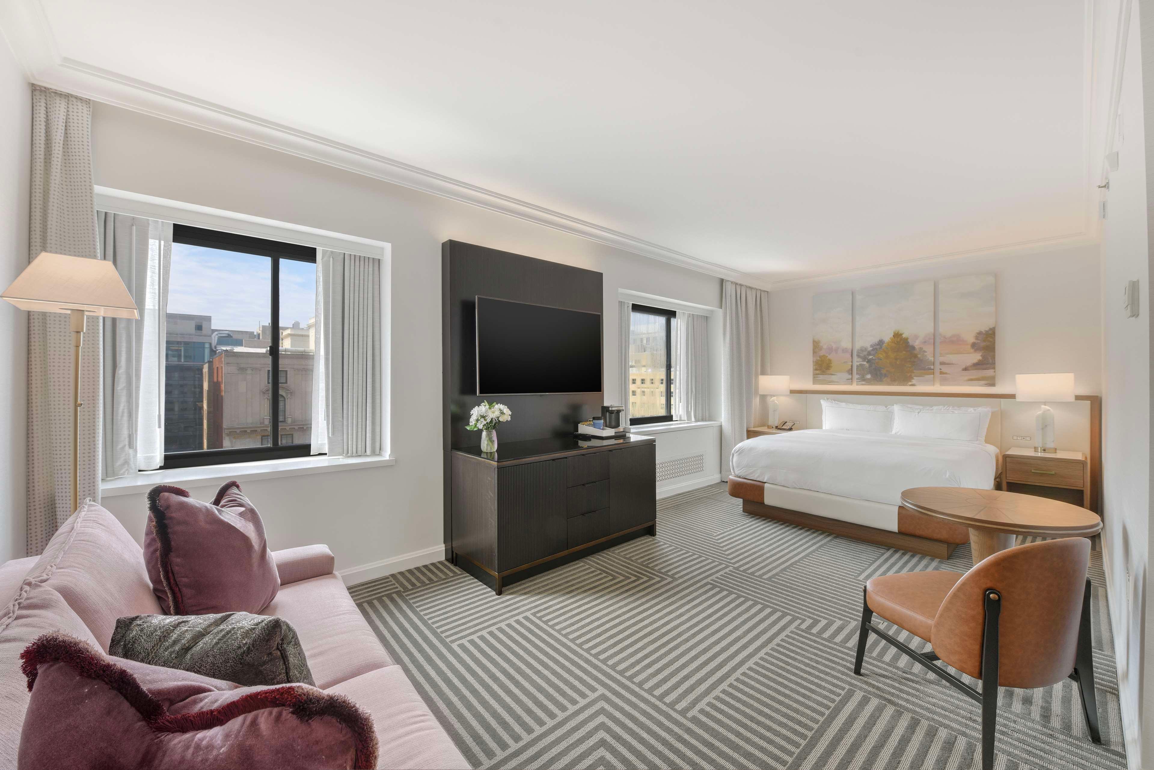 Double Deluxe City View King Bed