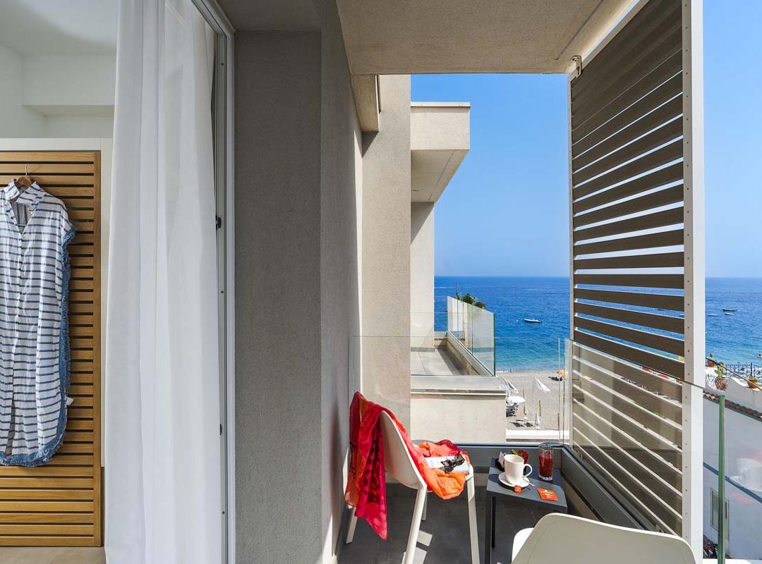 Triple Superior Side Sea View