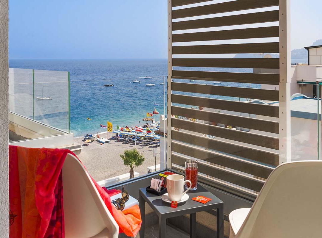 Triple Superior Side Sea View