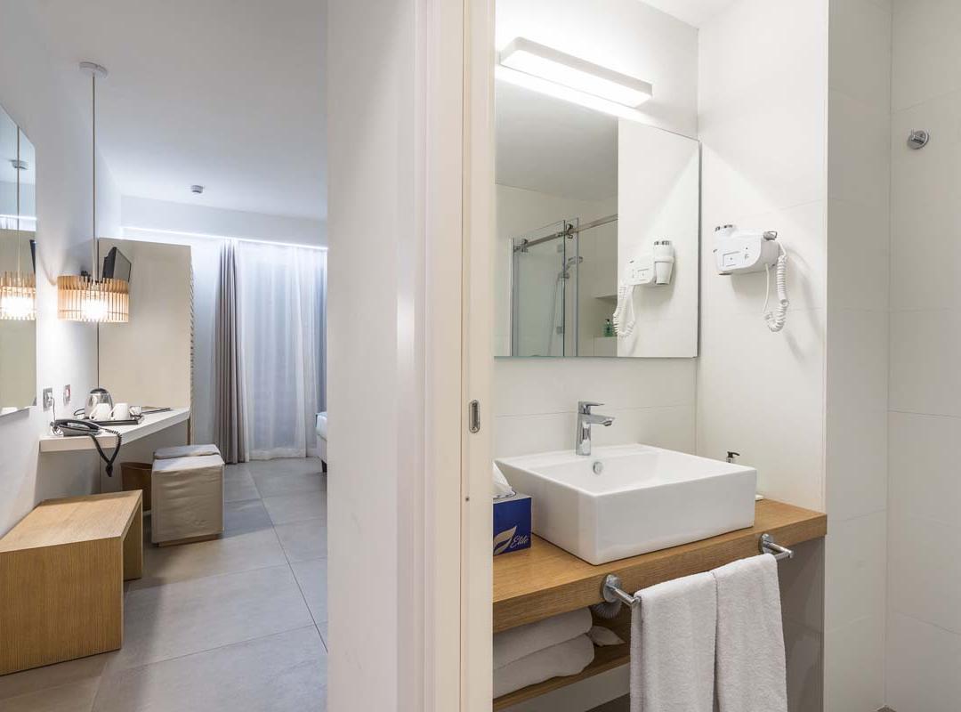 Triple Superior Side Sea View