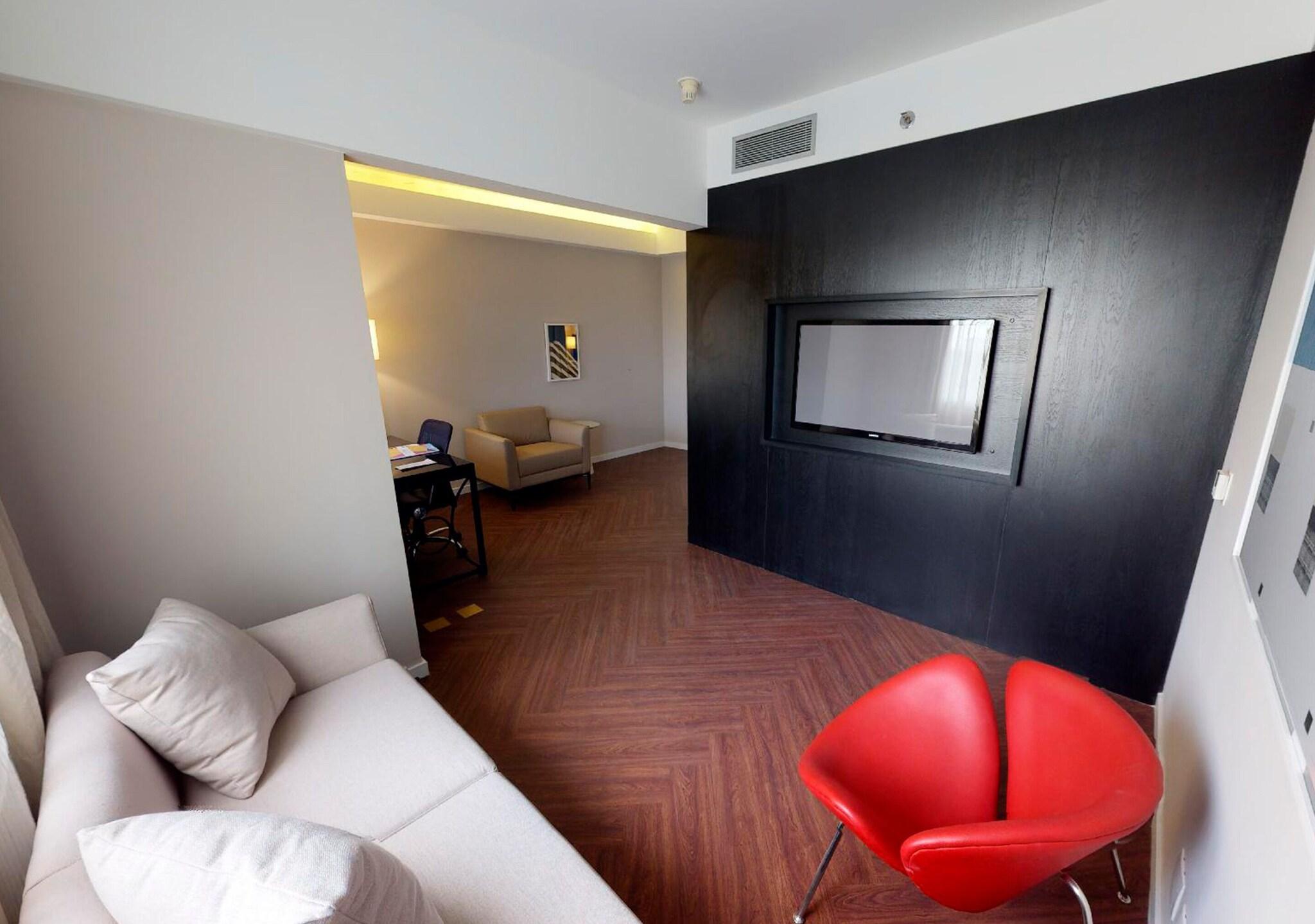 Double Queen Size Bed