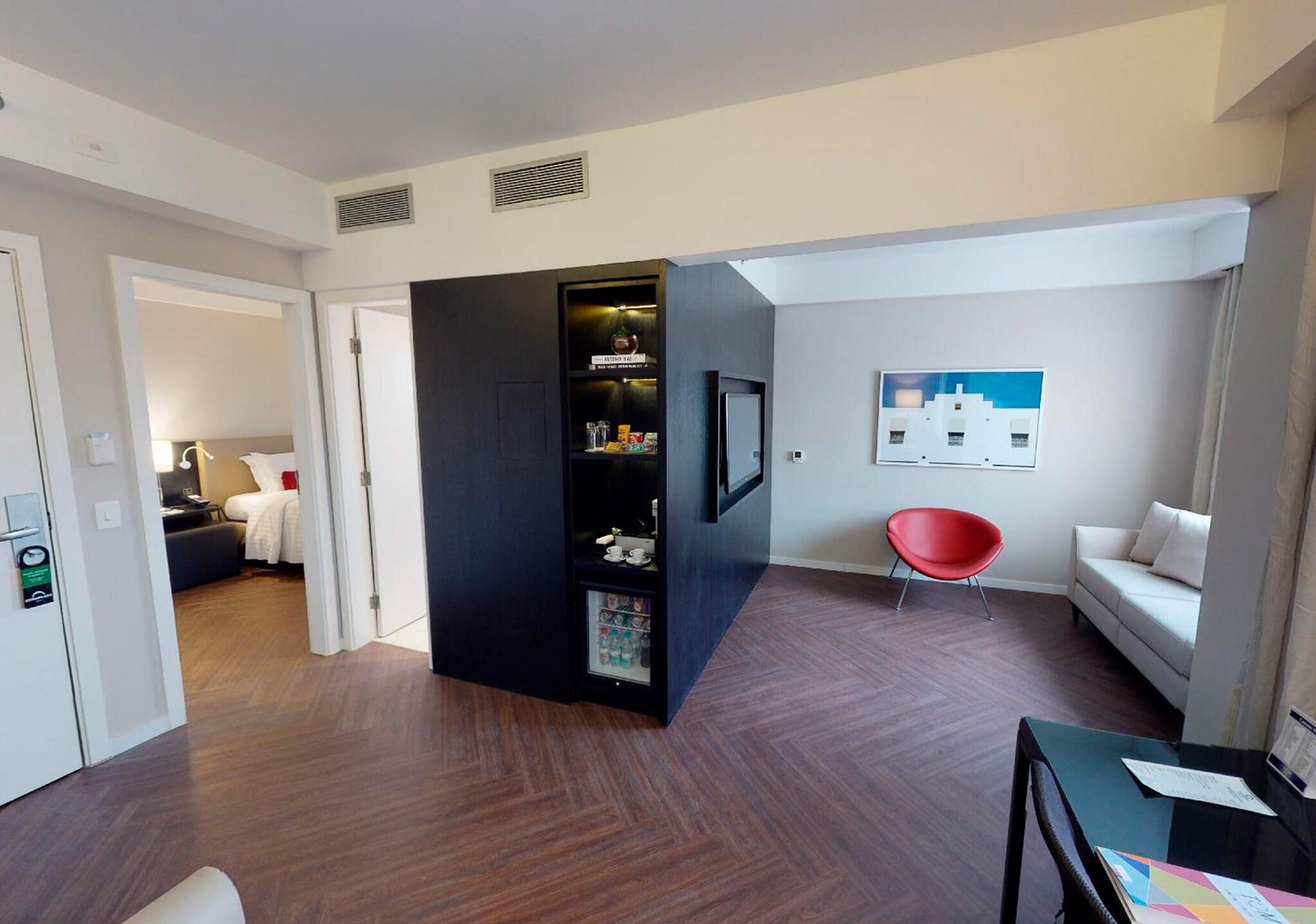 Double Queen Size Bed