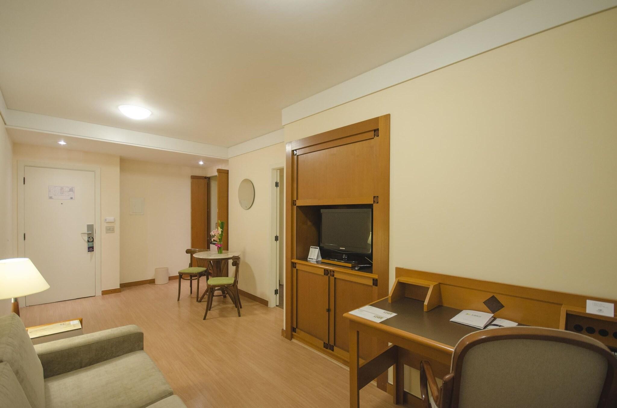 Double Business Queen Bed