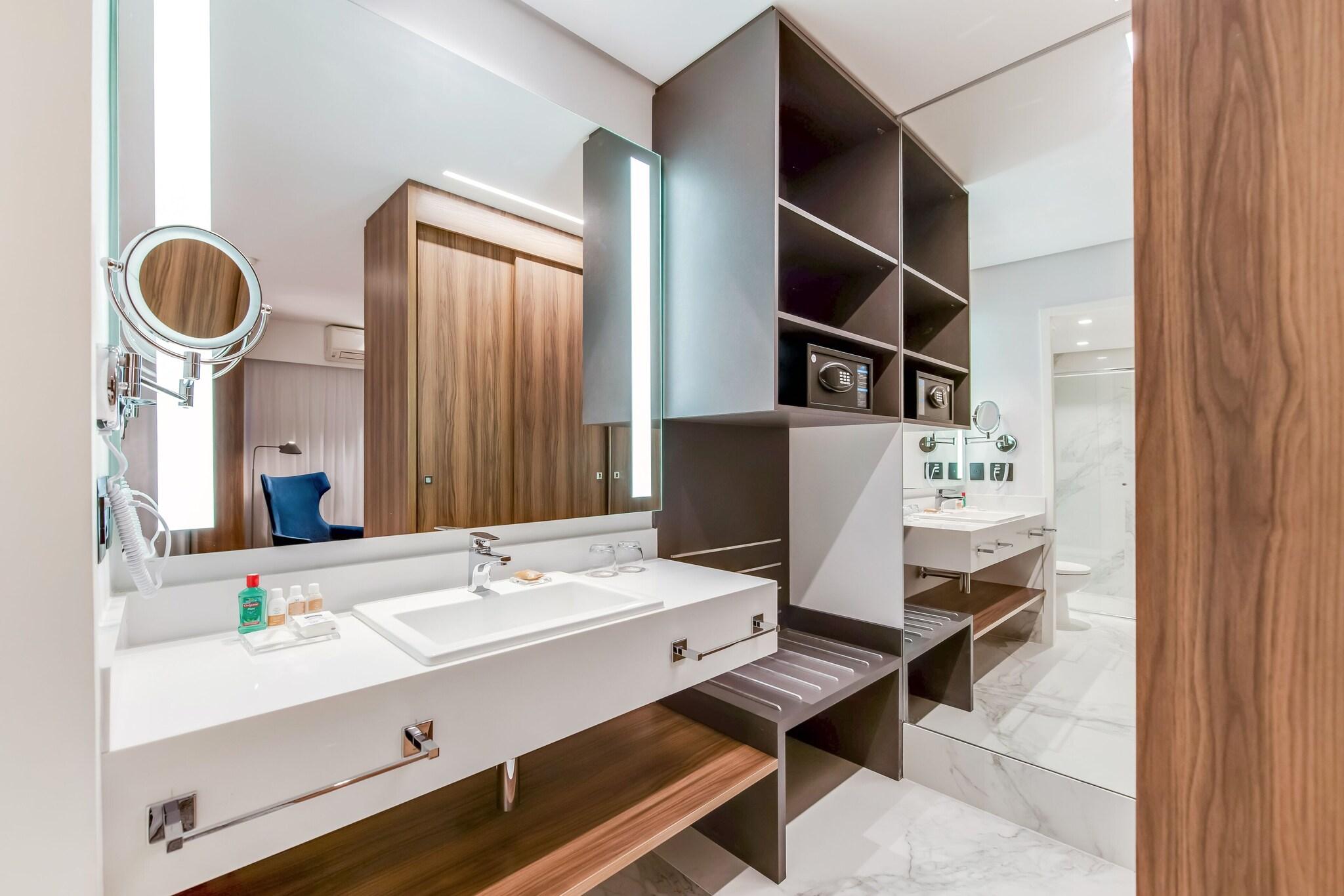 Junior Suite King Size Bed