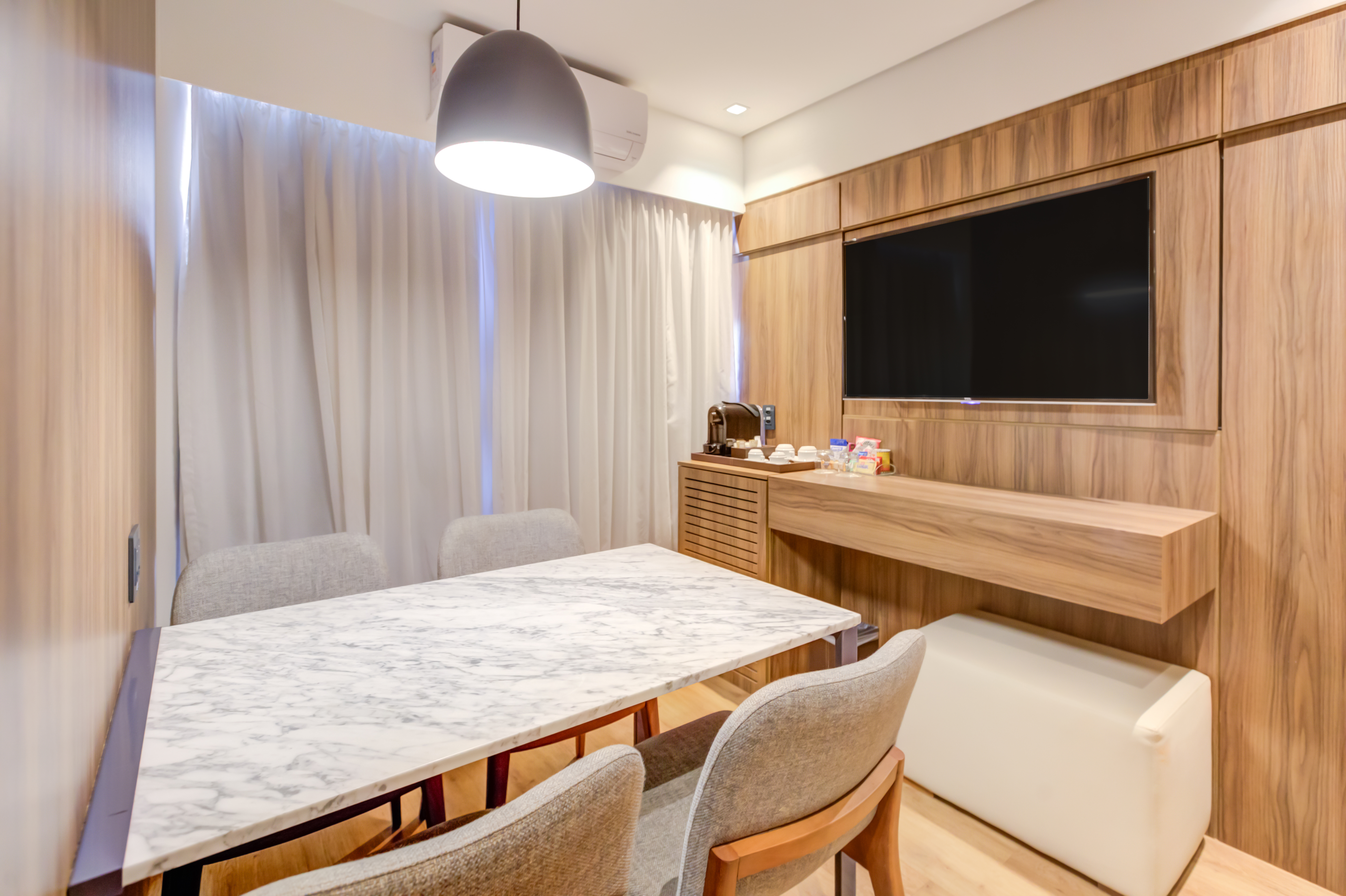 Apartment Business King Bed